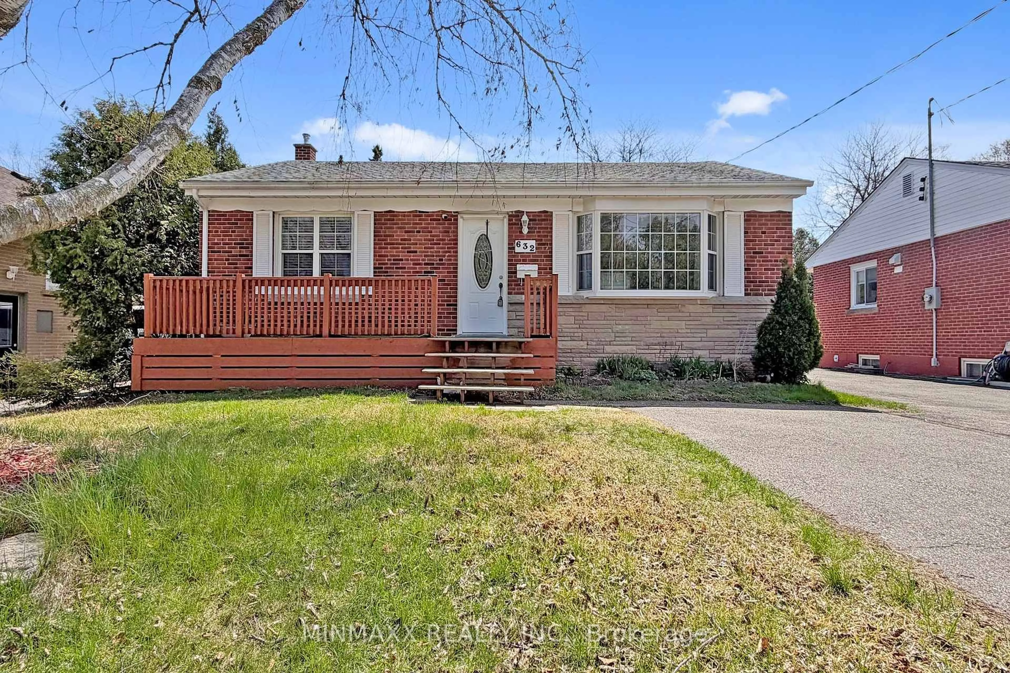 Home with brick exterior material, street for 632 Inverness Ave, Burlington Ontario L7T 3S8