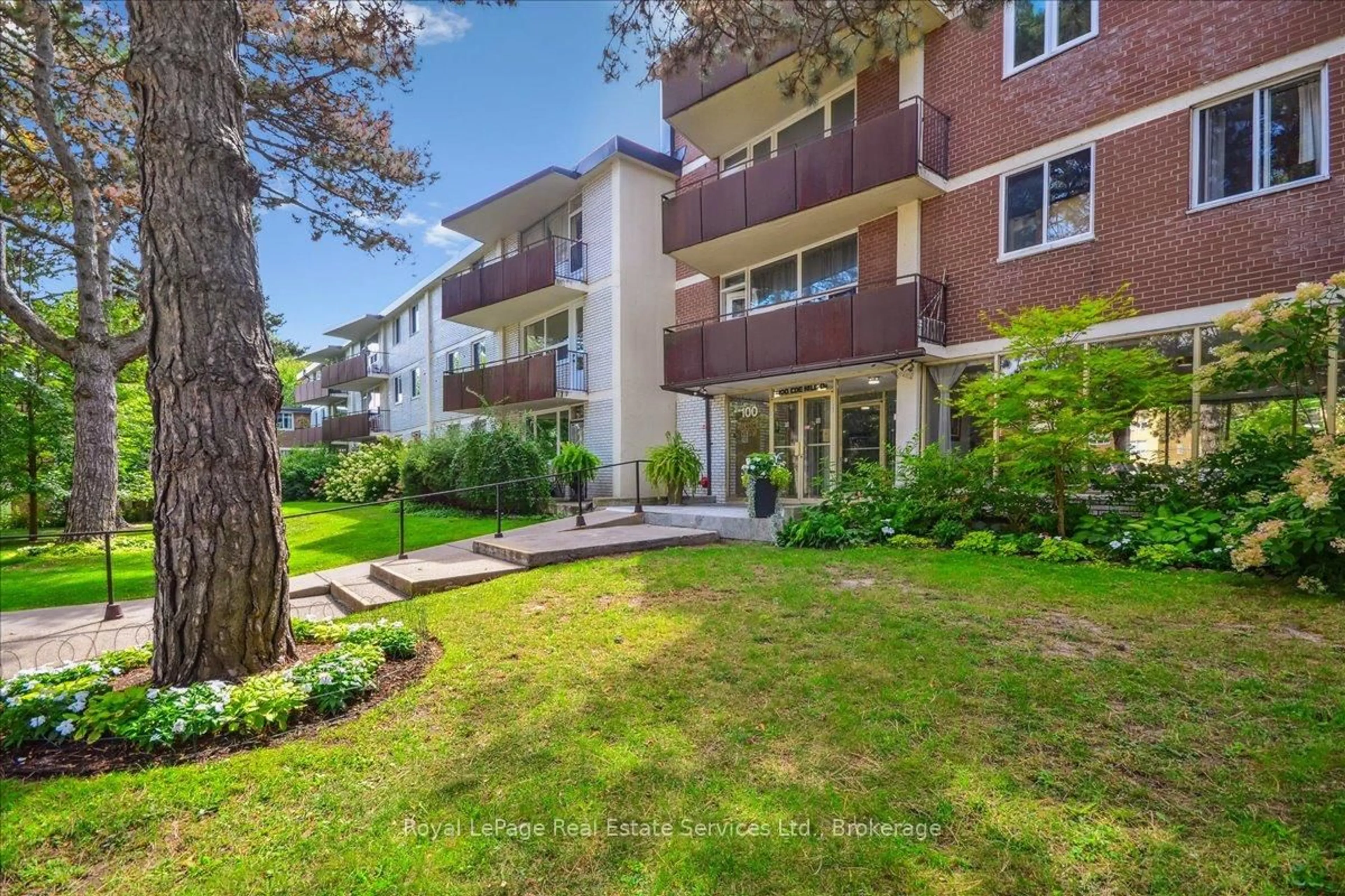 Patio, unknown for 100 Coe Hill Dr #203, Toronto Ontario M6S 3E1