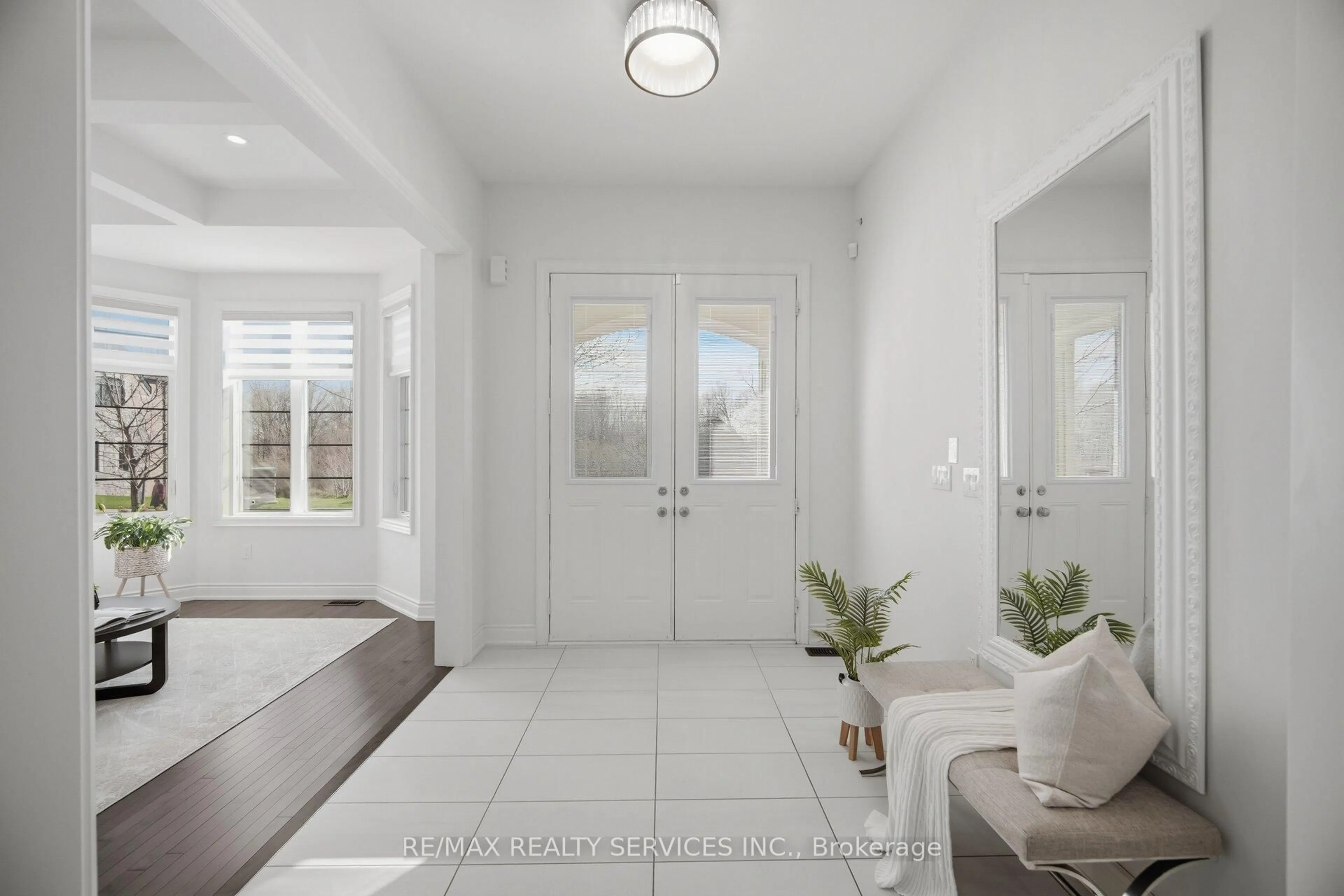 Indoor entryway for 67 Degrey Dr, Brampton Ontario L6P 0L2