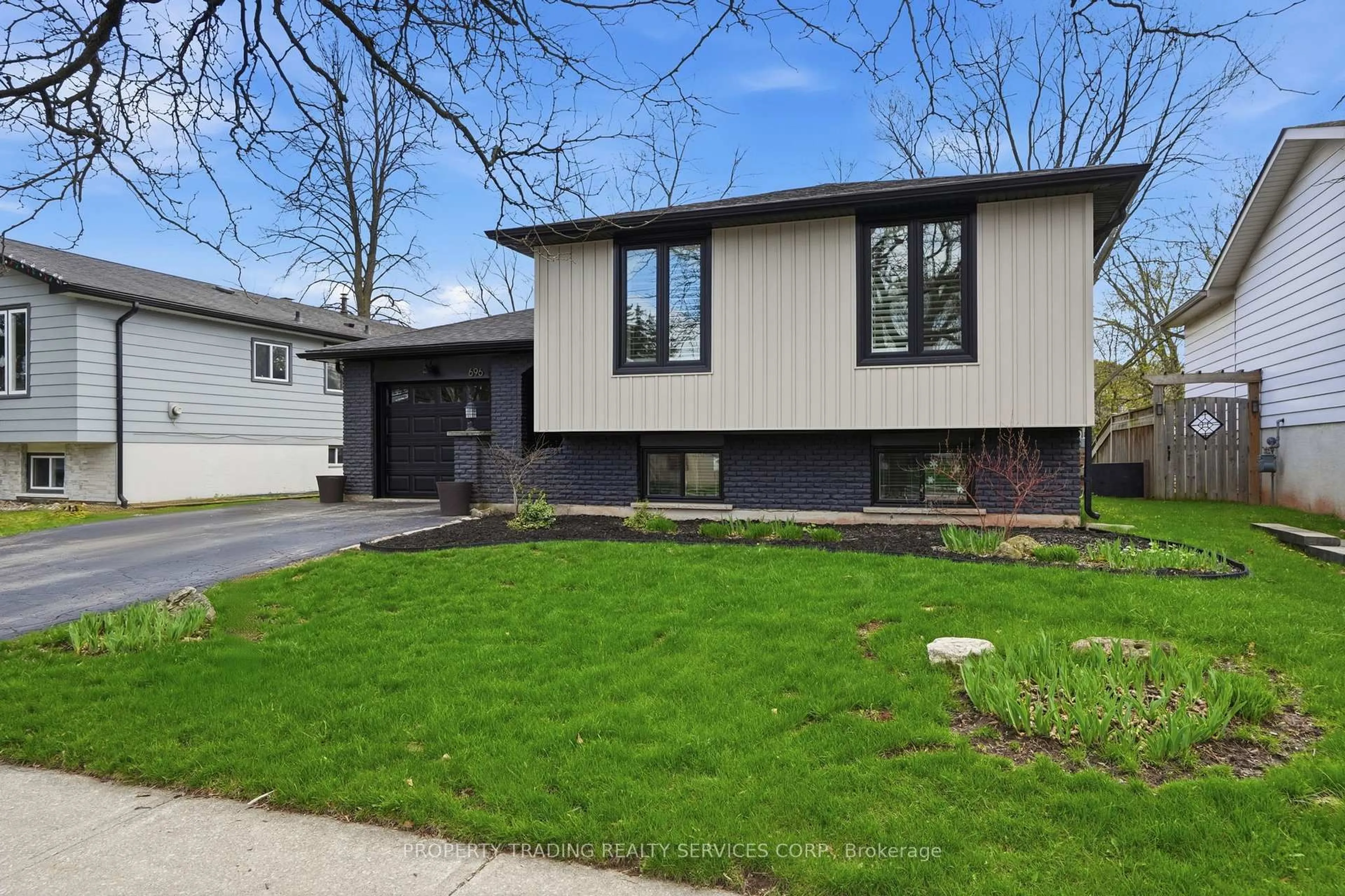 Home with vinyl exterior material, street for 696 Francis Rd, Burlington Ontario L7T 3X7