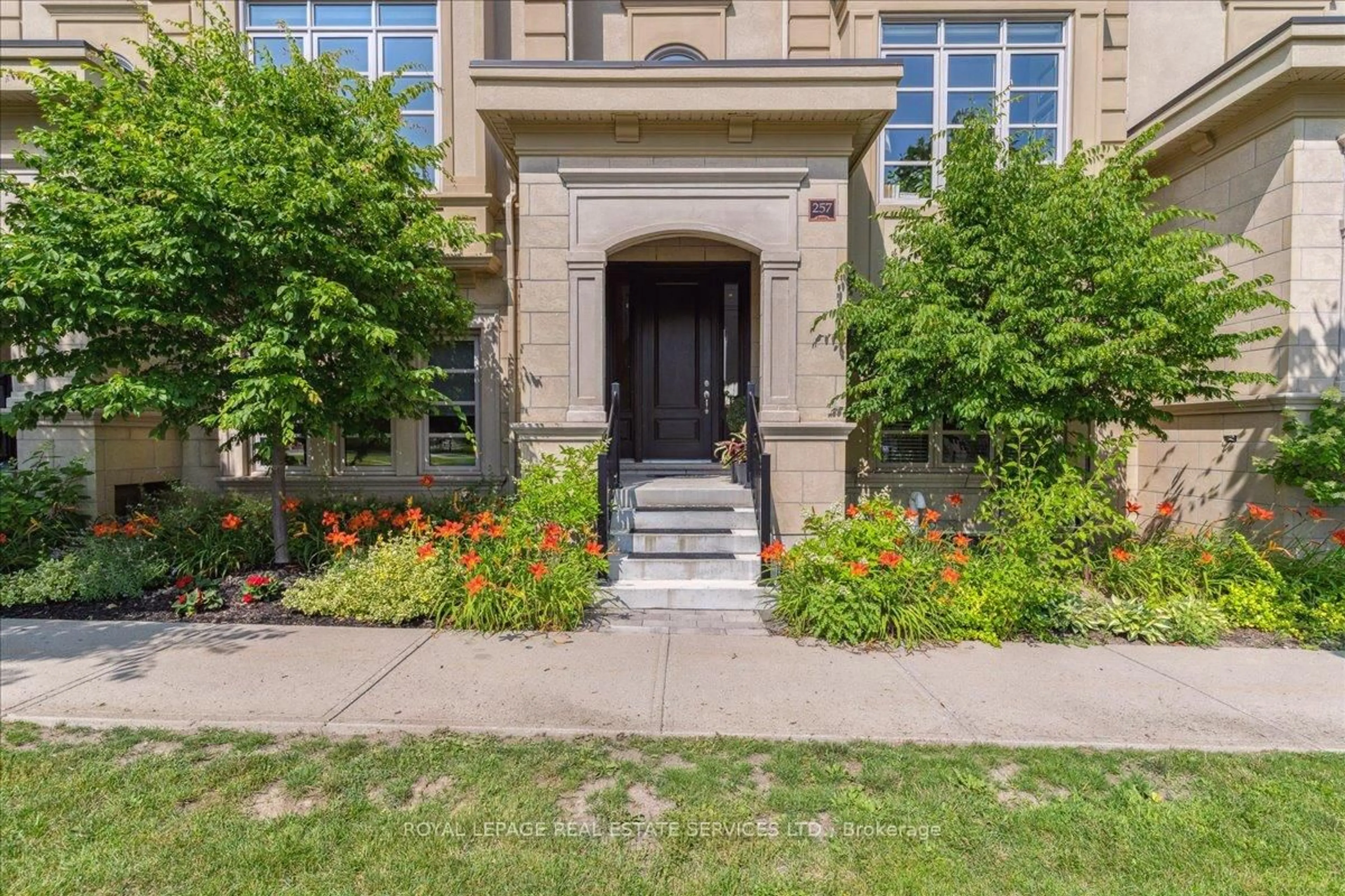 Unknown for 257 Hanover St, Oakville Ontario L6K 0H3