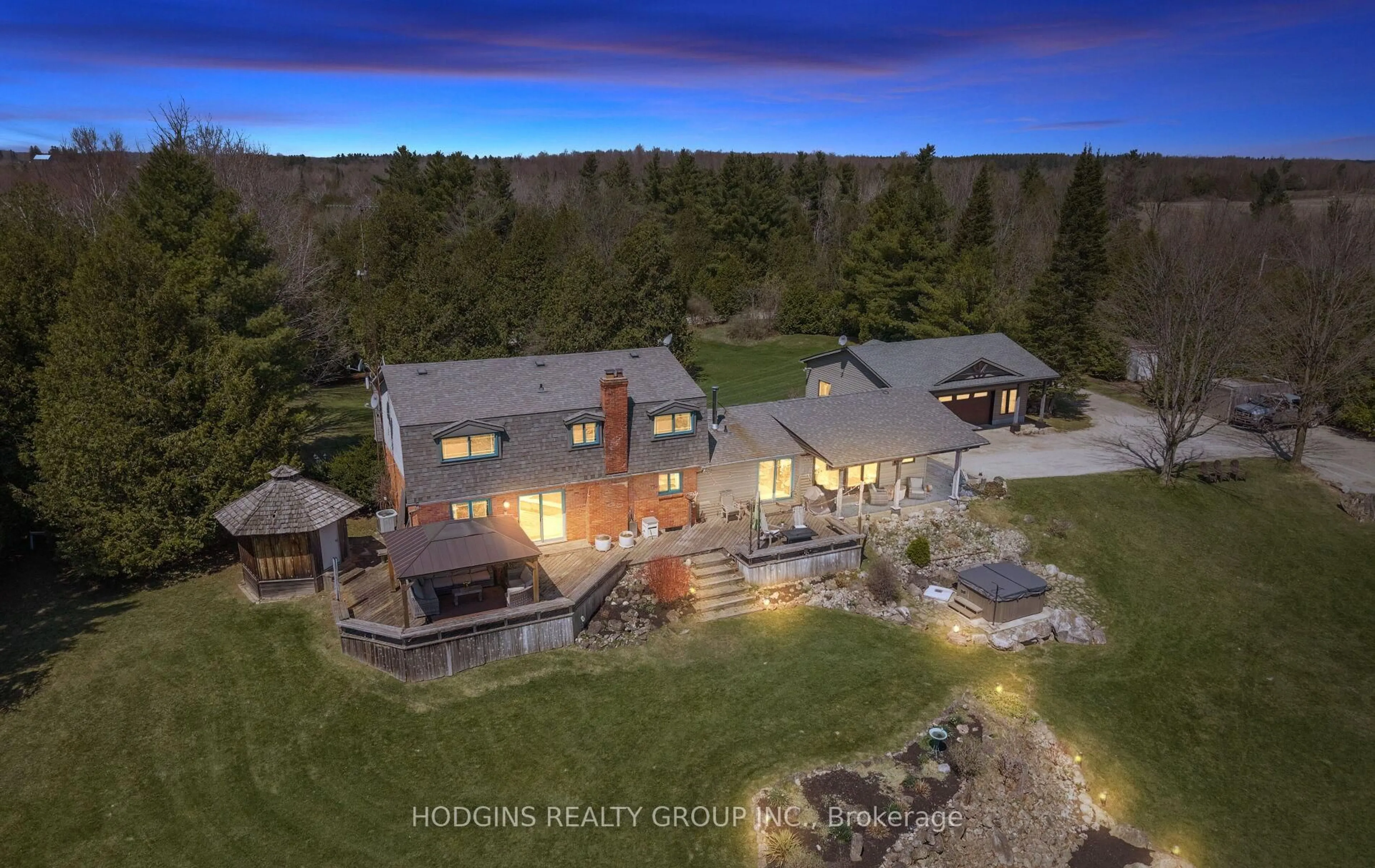 A pic from outside/outdoor area/front of a property/back of a property/a pic from drone, unknown for 5136 15 Sdrd, Milton Ontario L9T 2X7