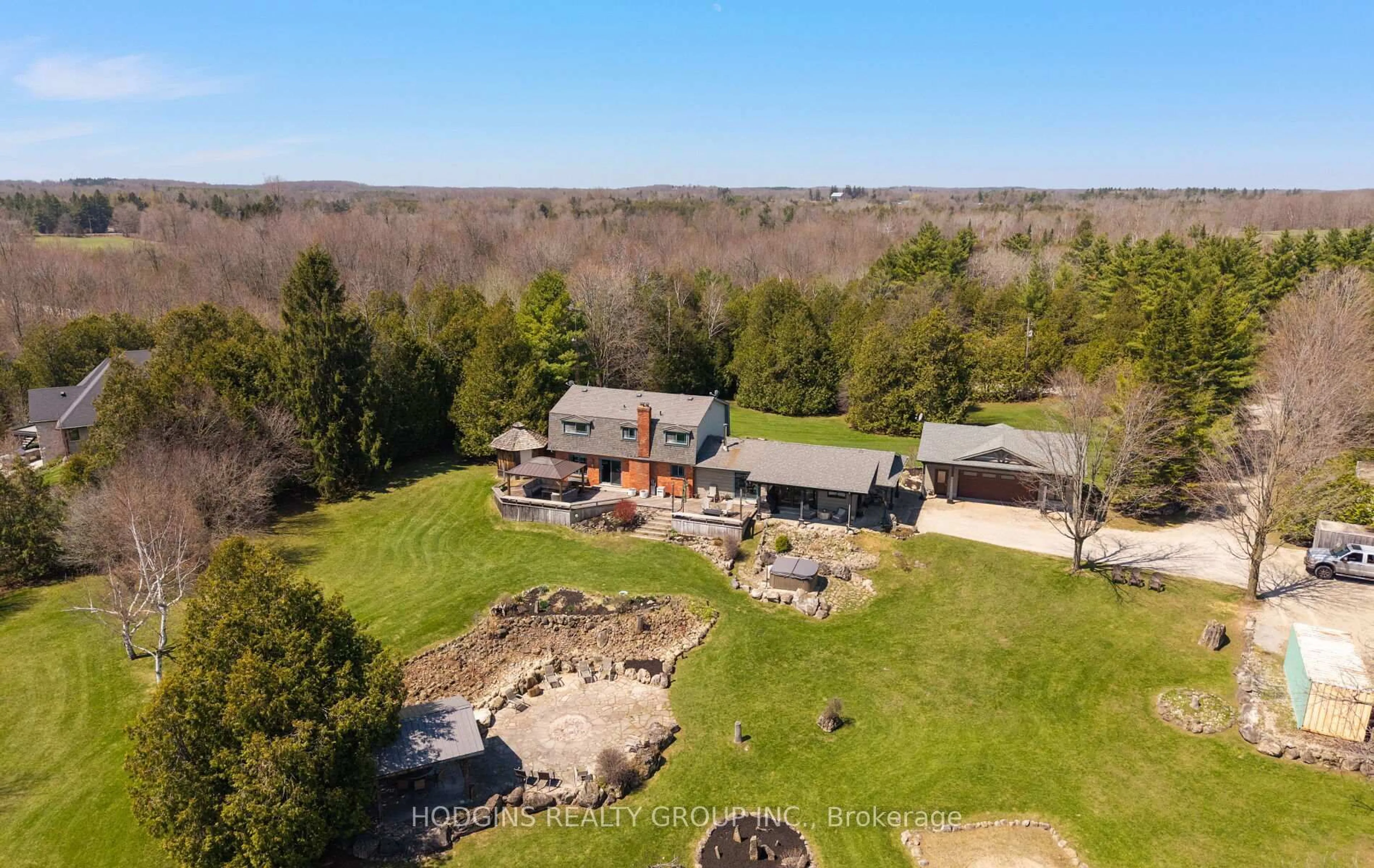 A pic from outside/outdoor area/front of a property/back of a property/a pic from drone, water/lake/river/ocean view for 5136 15 Sdrd, Milton Ontario L9T 2X7