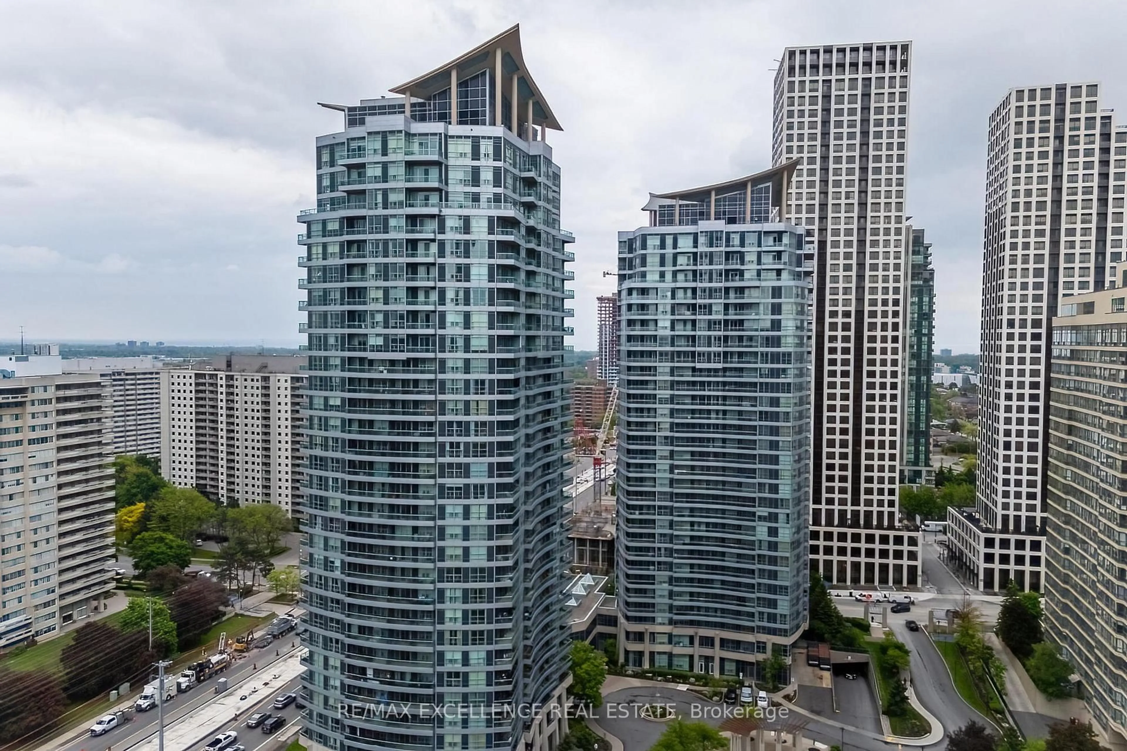 A pic from outside/outdoor area/front of a property/back of a property/a pic from drone, city buildings view from balcony for 33 Elm Dr #2102, Mississauga Ontario L5B 4L2