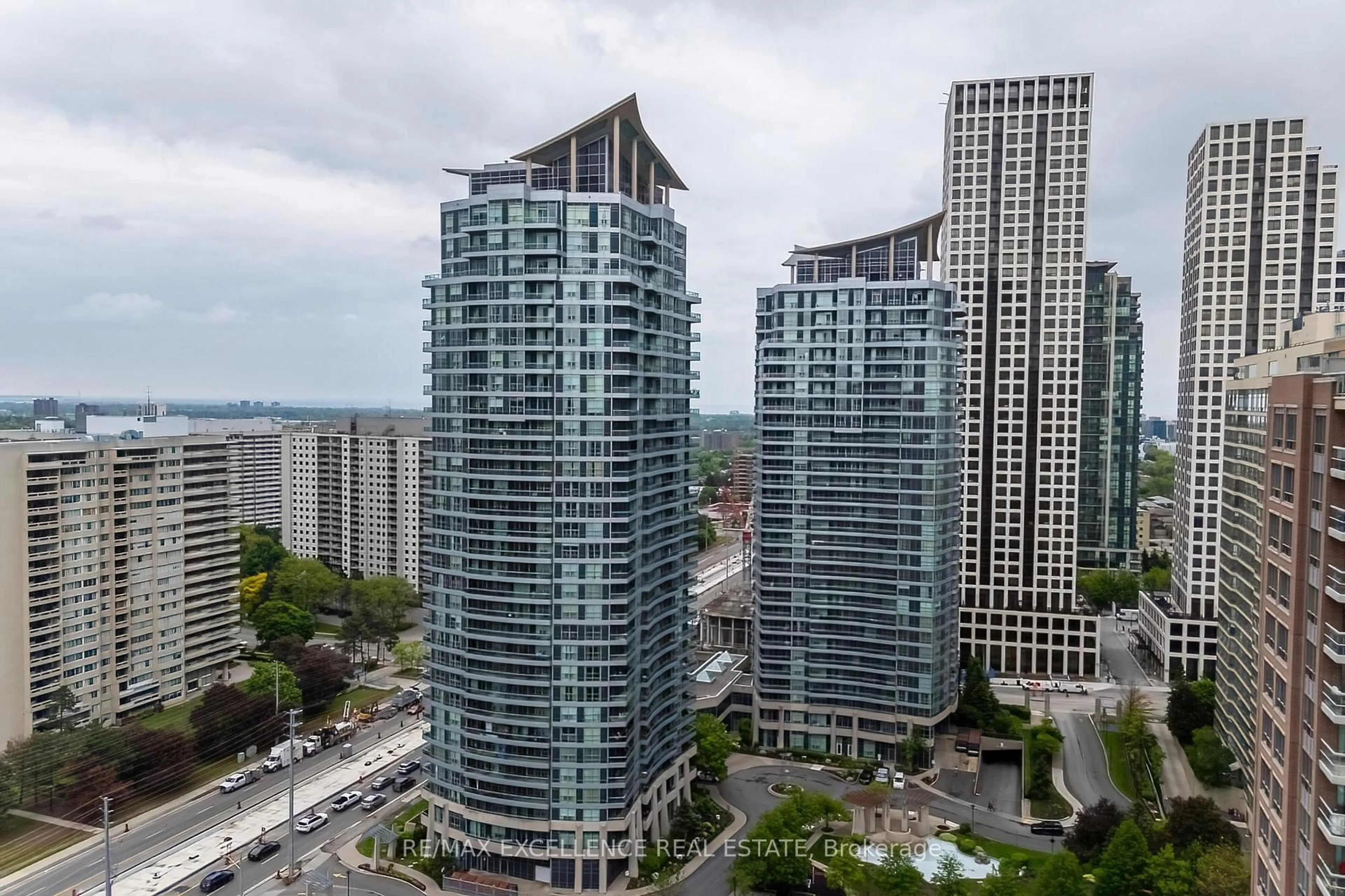 A pic from outside/outdoor area/front of a property/back of a property/a pic from drone, city buildings view from balcony for 33 Elm Dr #2102, Mississauga Ontario L5B 4L2