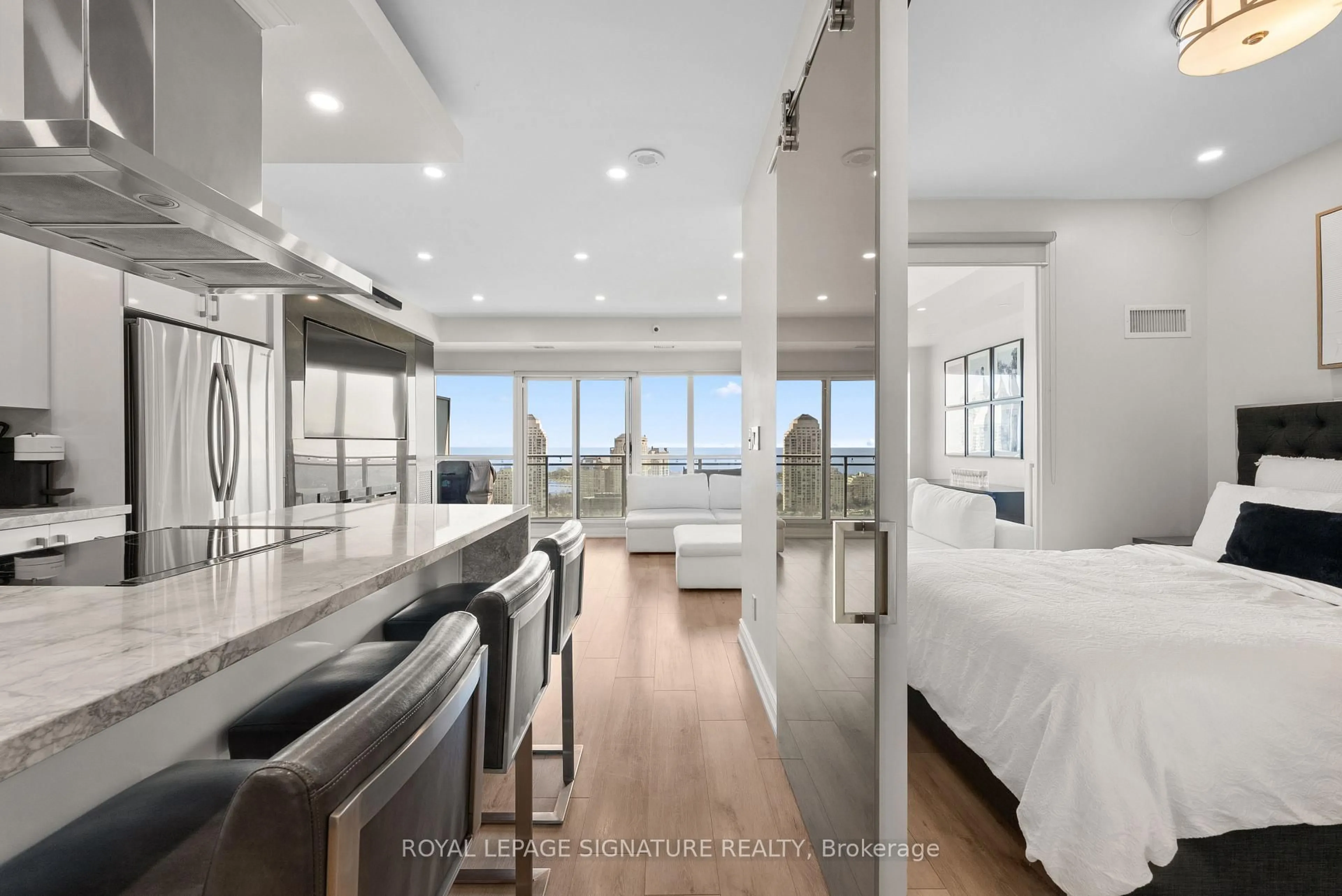 Open concept kitchen, unknown for 165 Legion Rd #2128, Toronto Ontario M8Y 0B3