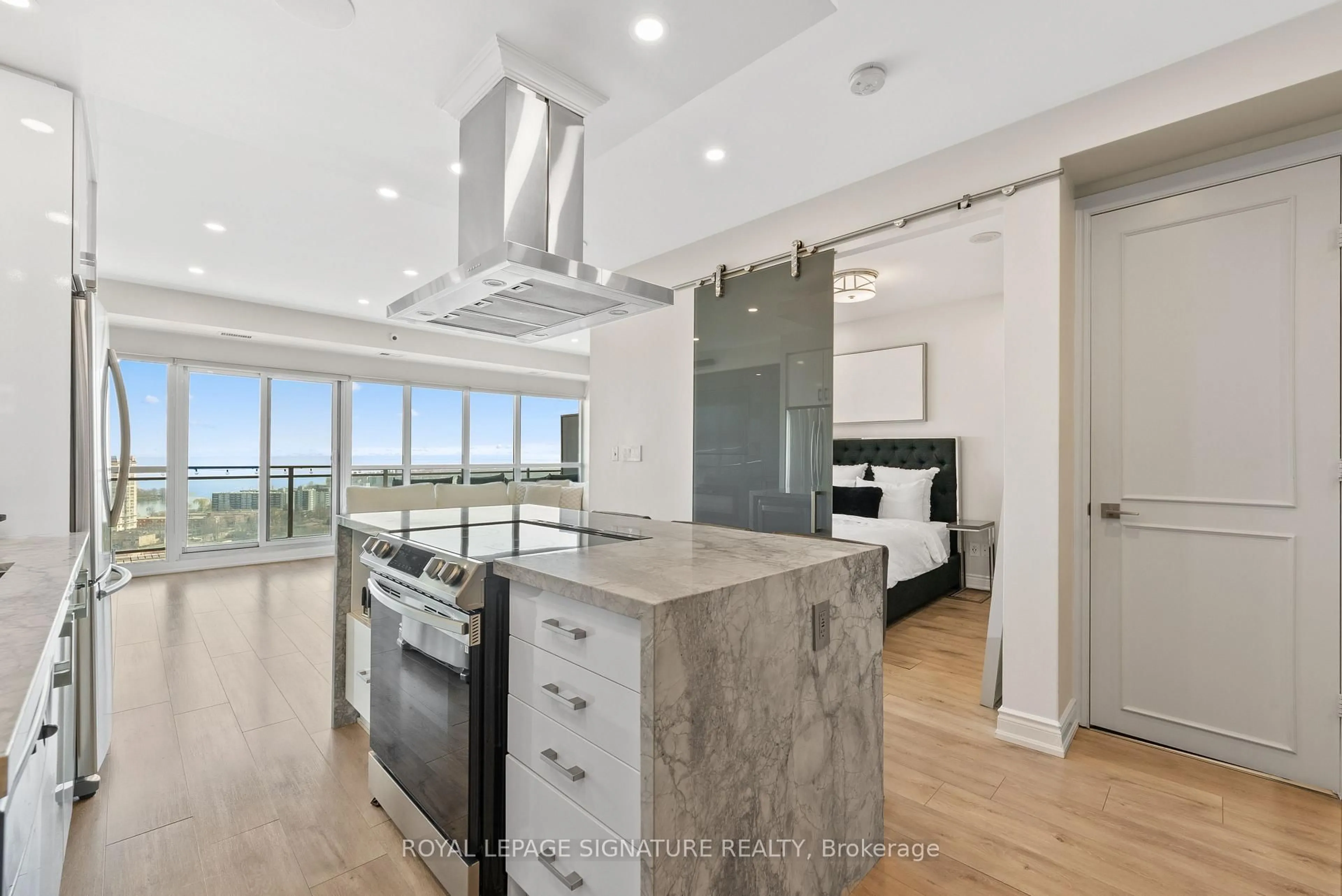 Open concept kitchen, unknown for 165 Legion Rd #2128, Toronto Ontario M8Y 0B3