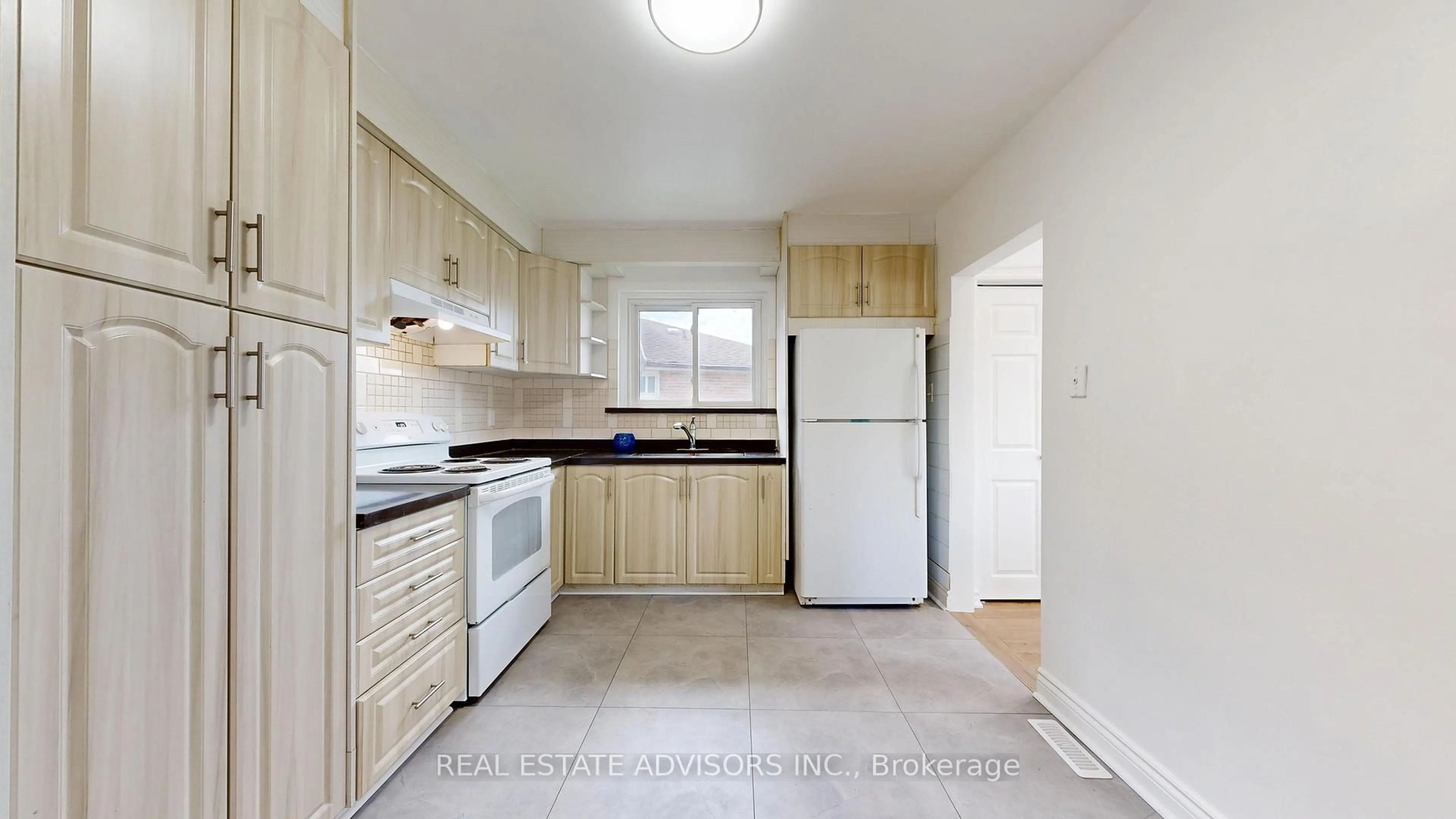 Standard kitchen, unknown for 54 Laskay Cres, Toronto Ontario M3N 1P3