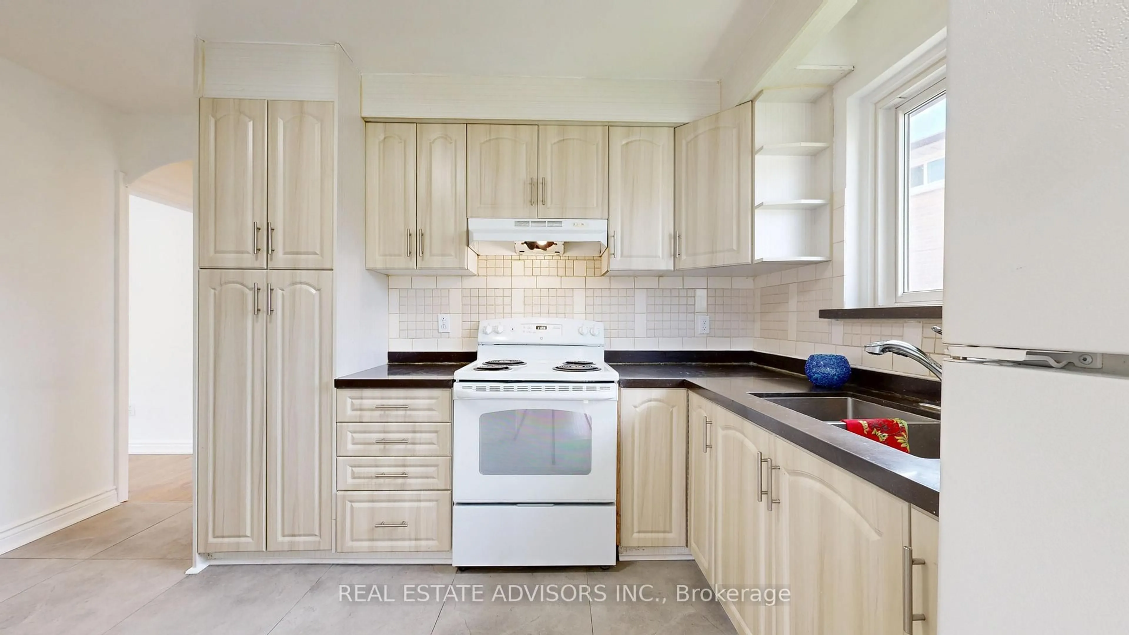 Standard kitchen, unknown for 54 Laskay Cres, Toronto Ontario M3N 1P3