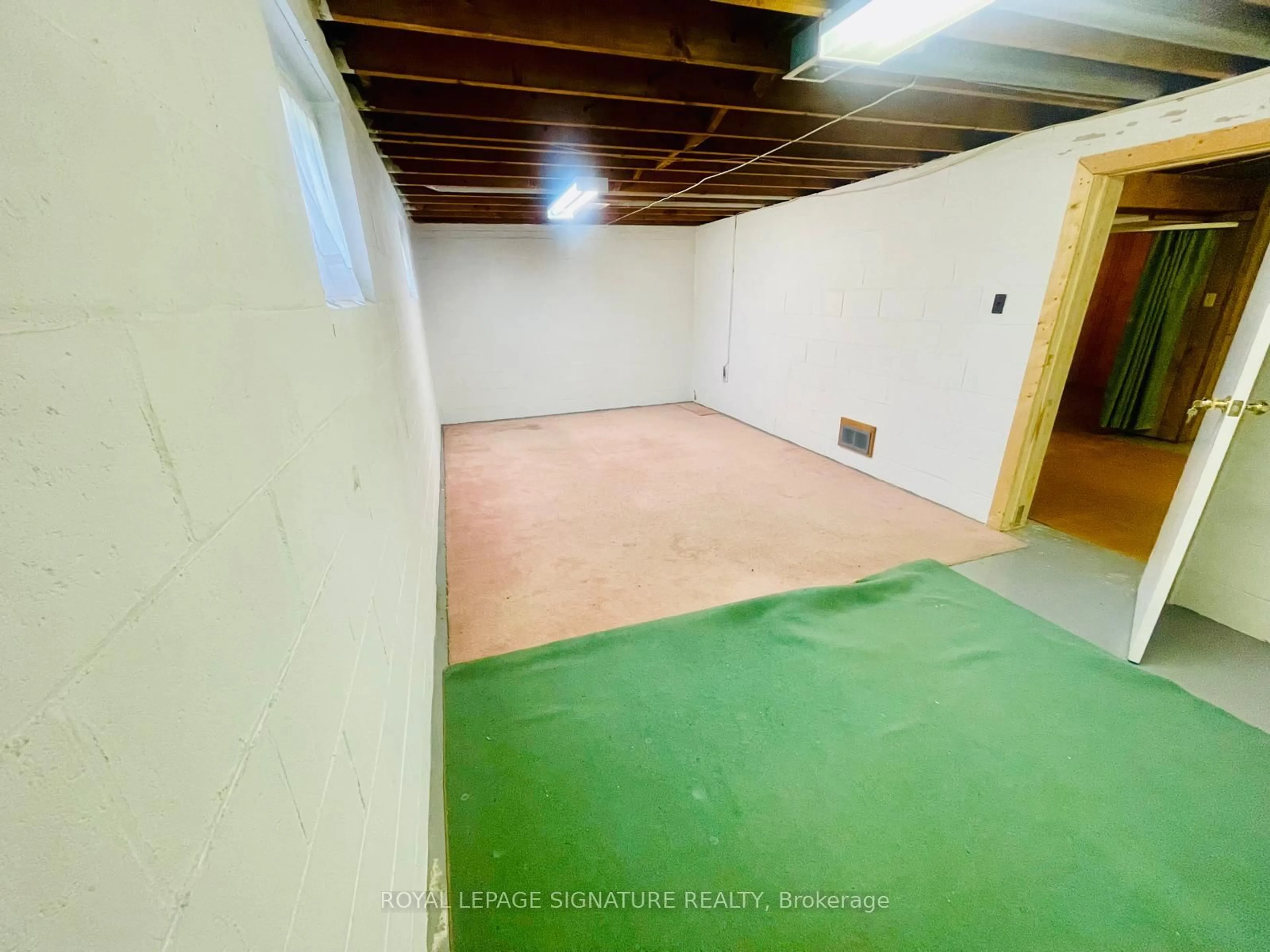 A pic of a room for 7 Placid Rd, Toronto Ontario M8Z 4A3