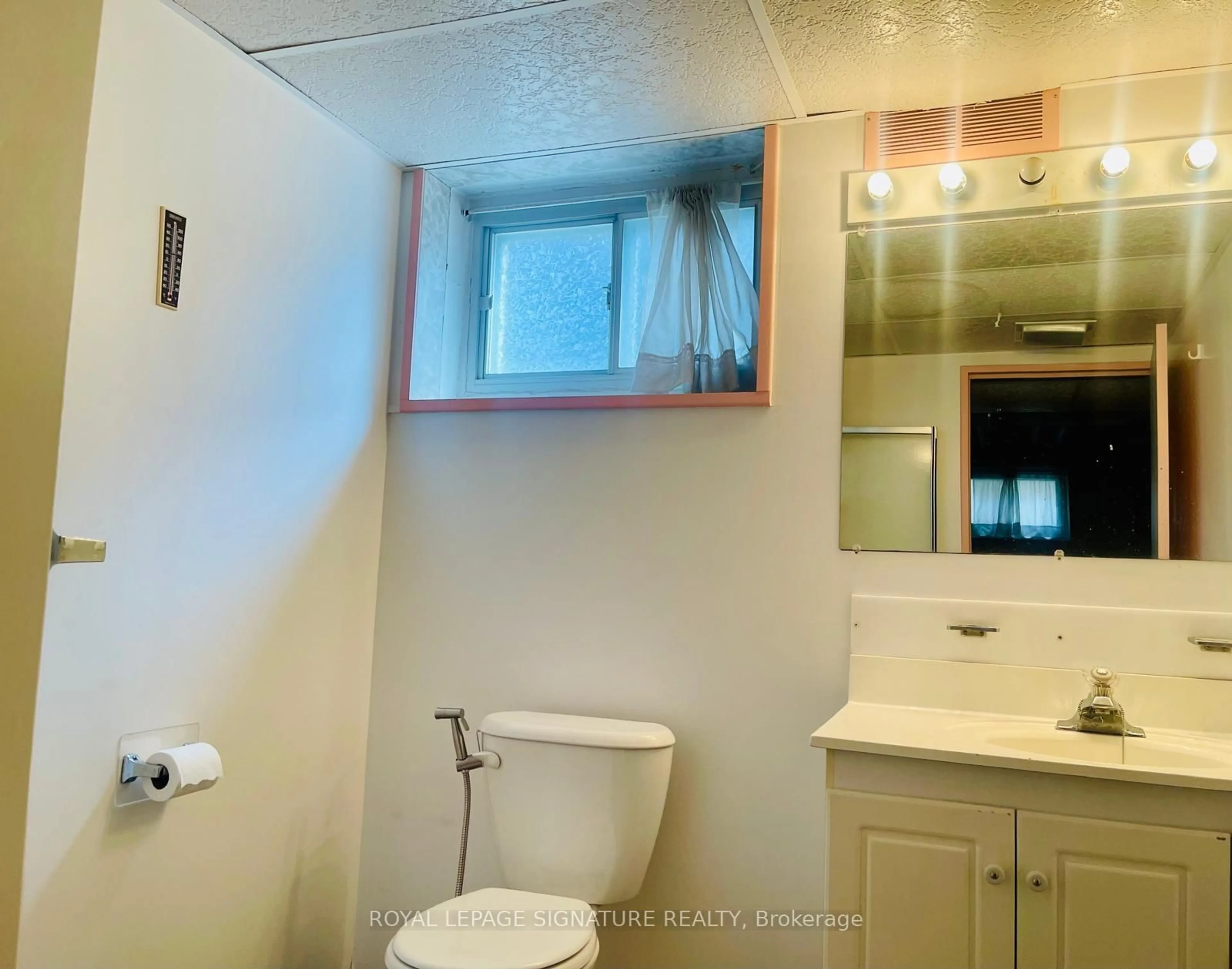 Standard bathroom, unknown for 7 Placid Rd, Toronto Ontario M8Z 4A3