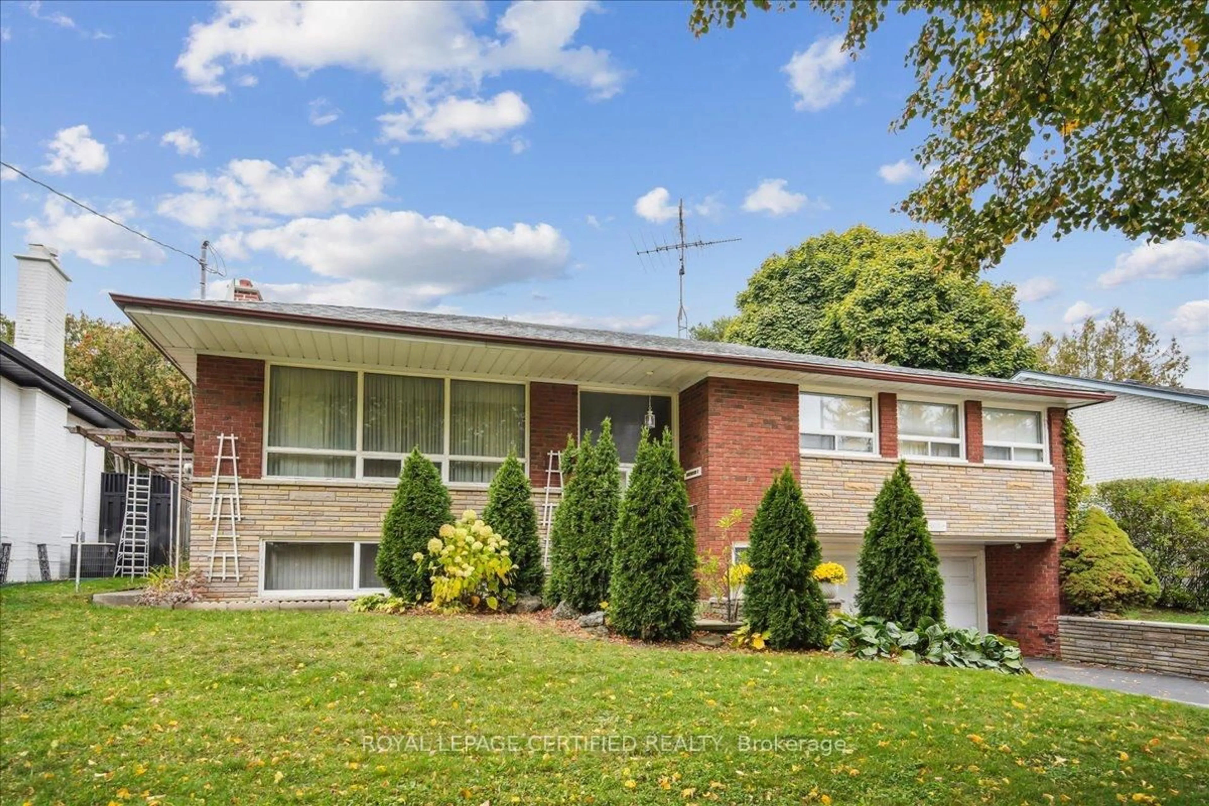 Home with brick exterior material, street for 1639 Sunnycove Dr, Mississauga Ontario L4X 1B6