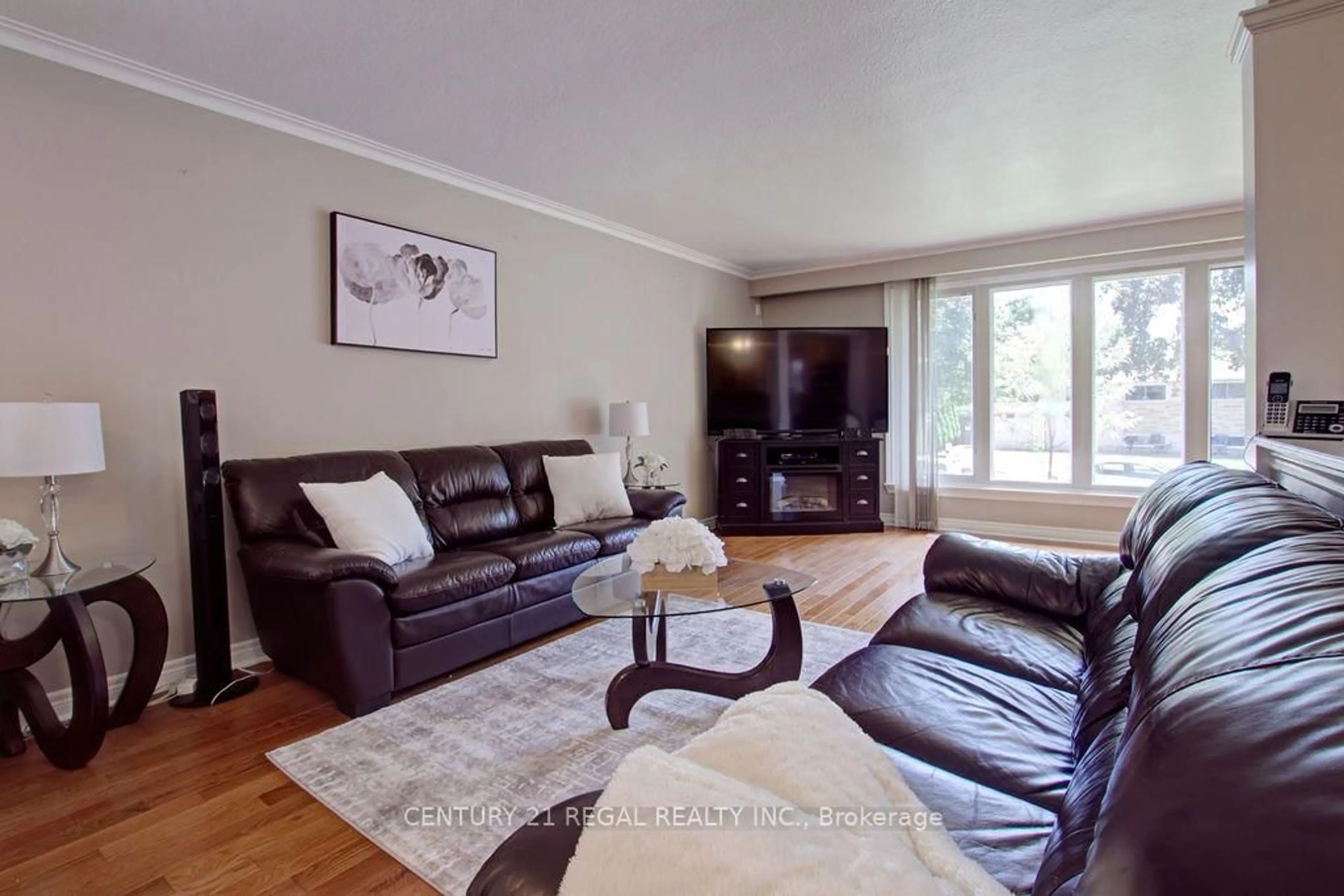Living room with furniture, wood/laminate floor for 14 Thorpe Rd, Toronto Ontario M9R 2C2