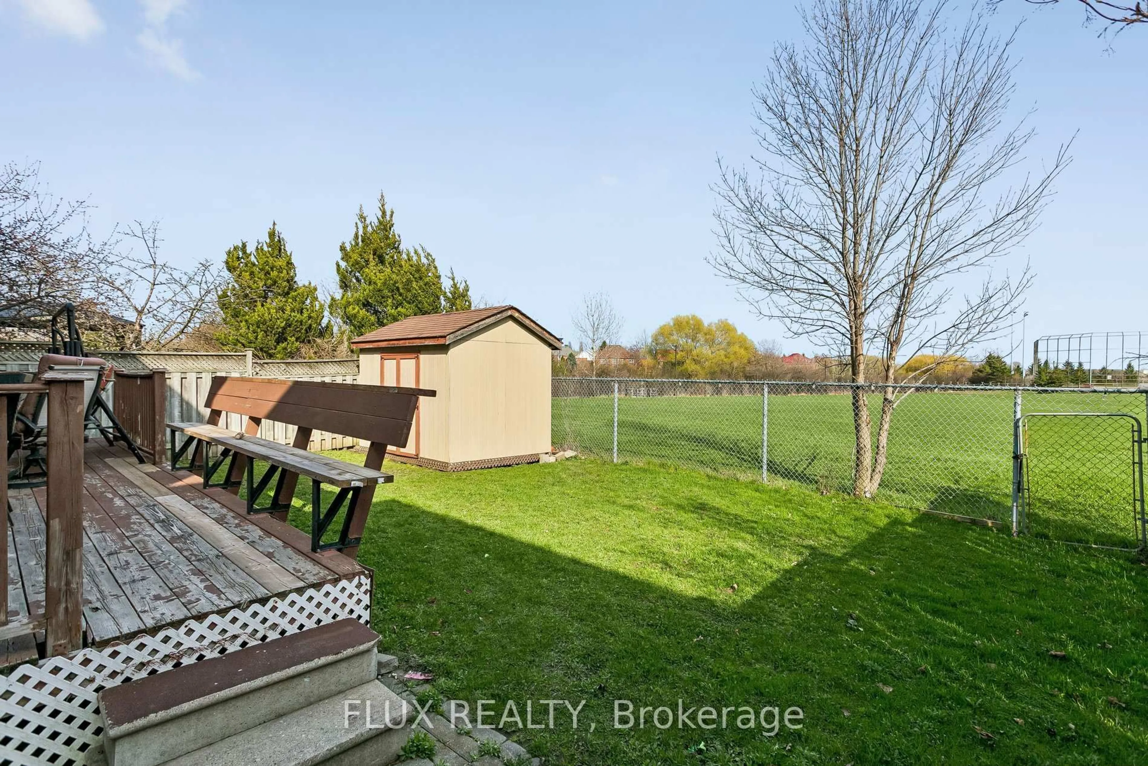 A pic from outside/outdoor area/front of a property/back of a property/a pic from drone, water/lake/river/ocean view for 6769 Gracefield Dr, Mississauga Ontario L5N 6T5