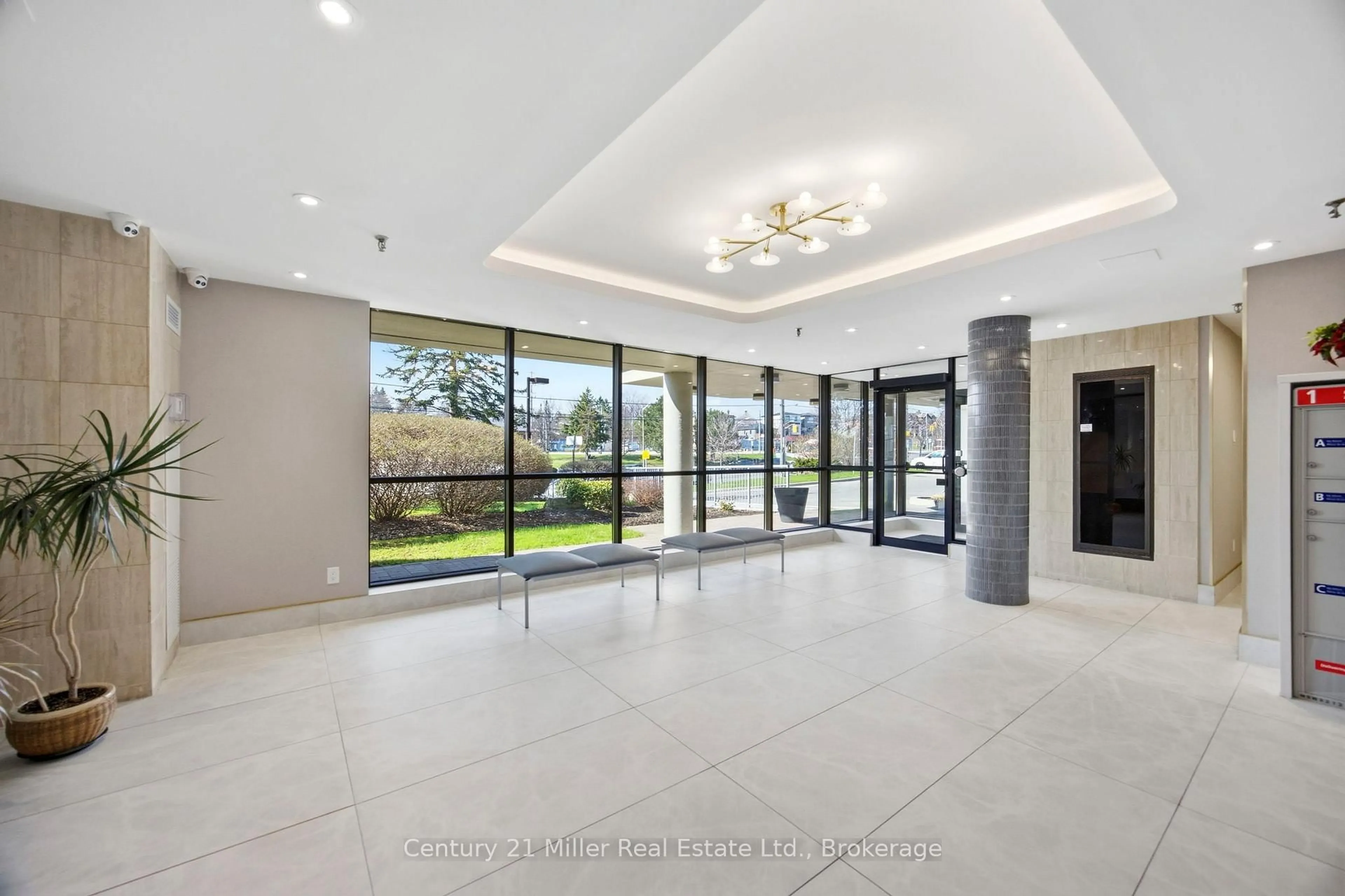 Indoor foyer for 3845 Lake Shore Blvd #411, Toronto Ontario M8W 4Y3