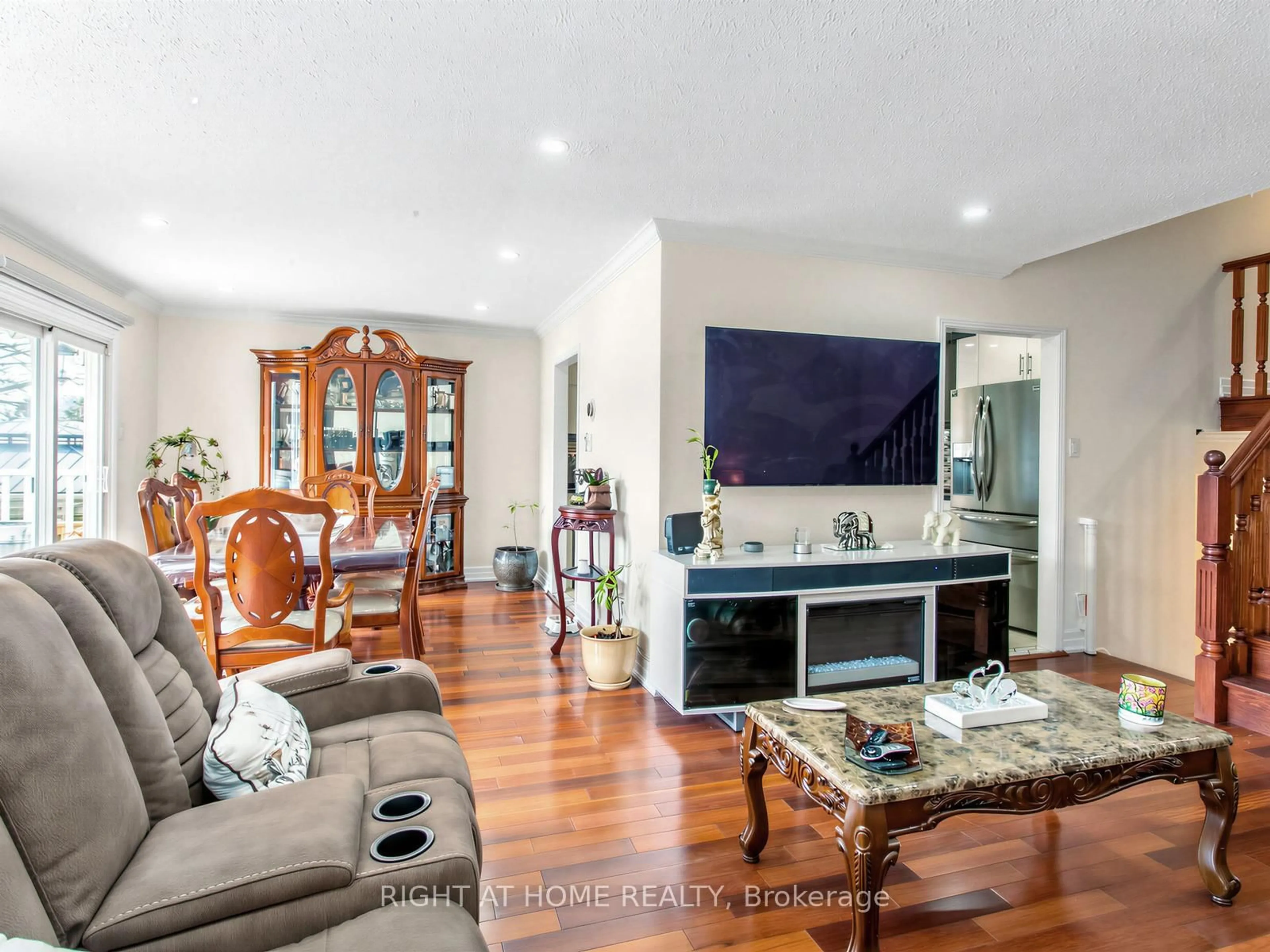 Living room with furniture, wood/laminate floor for 137 Beech St, Brampton Ontario L6V 2Z2