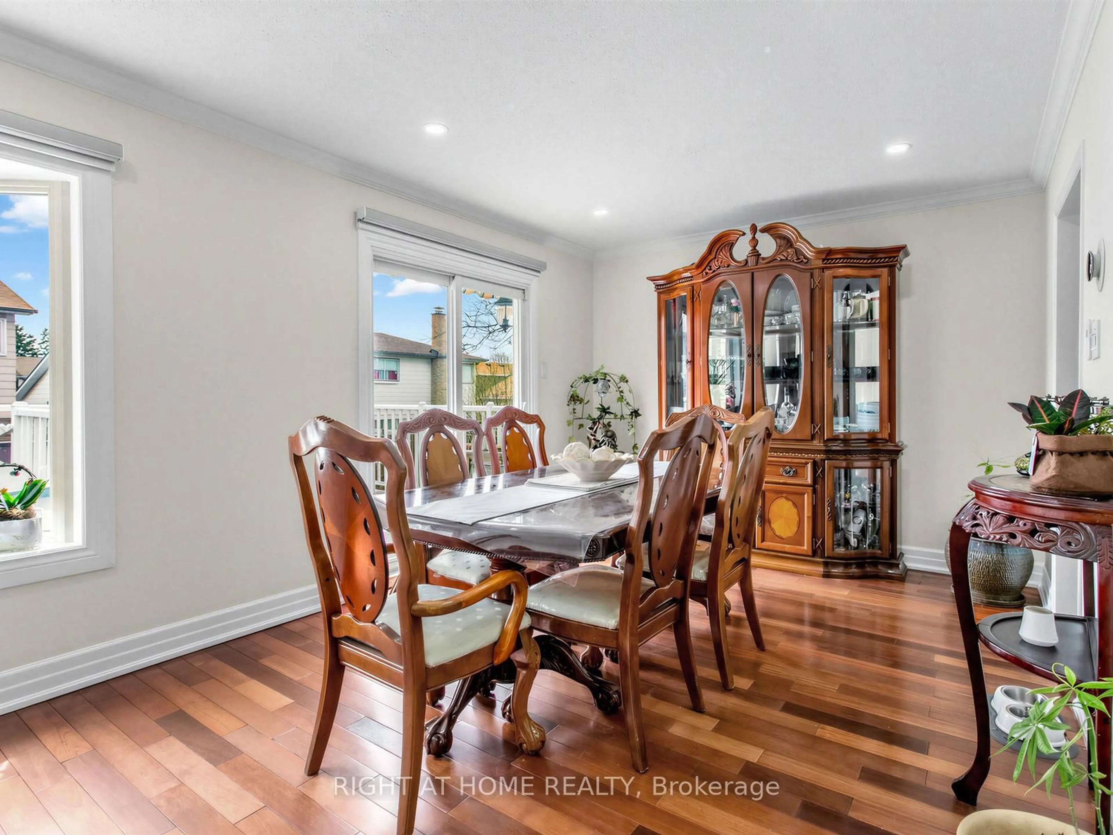 Dining room, wood/laminate floor for 137 Beech St, Brampton Ontario L6V 2Z2
