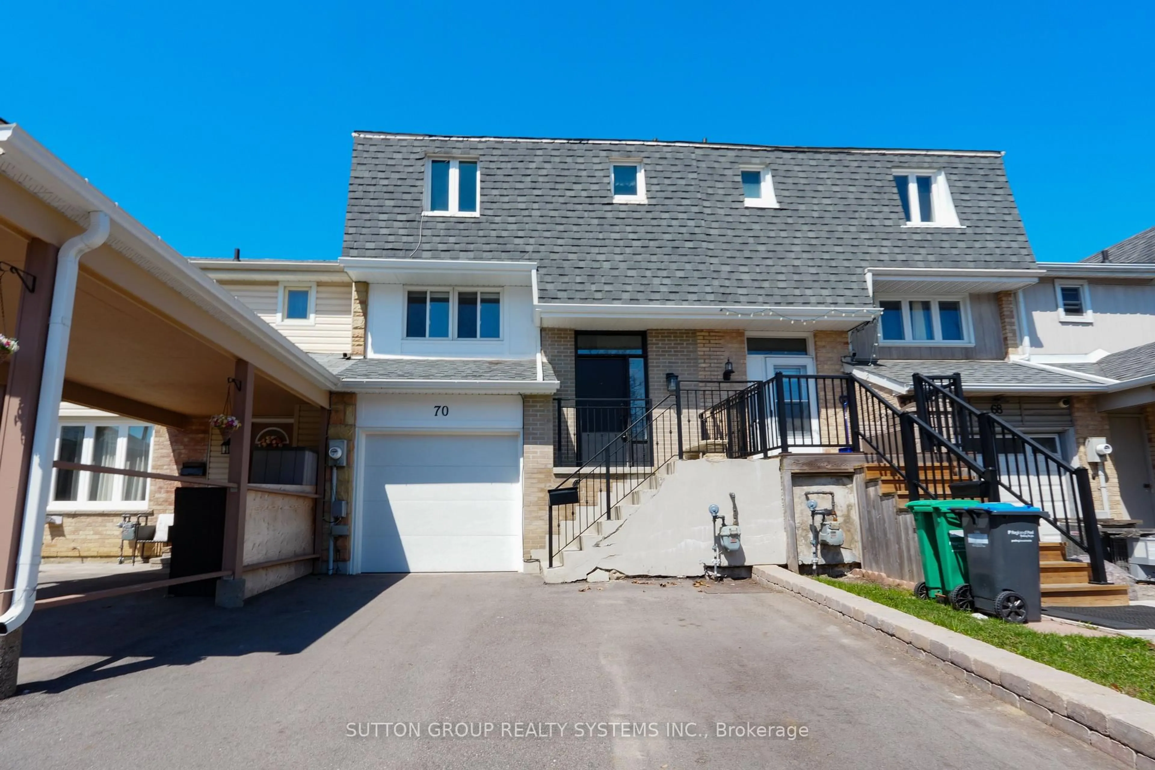 Unknown for 70 Courtleigh Sq, Brampton Ontario L6Z 1J3