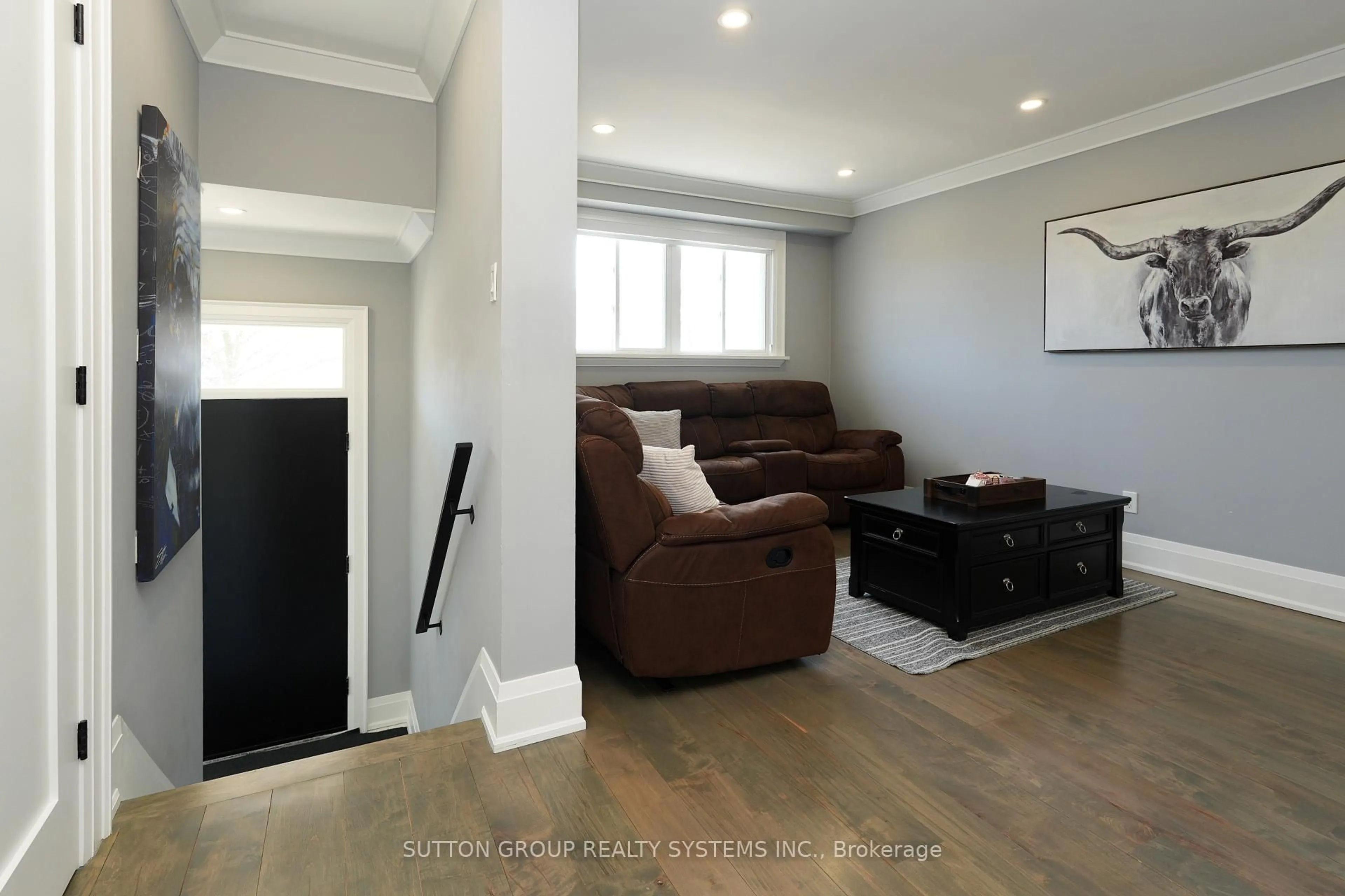 Living room with furniture, unknown for 70 Courtleigh Sq, Brampton Ontario L6Z 1J3