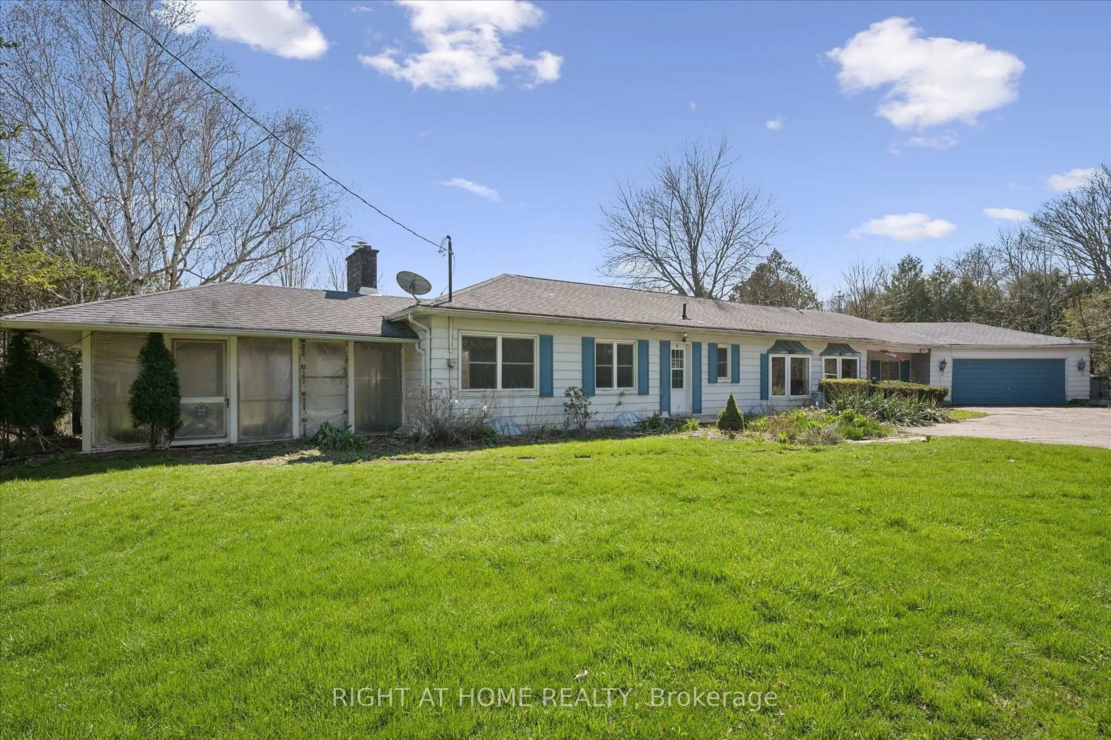 A pic from outside/outdoor area/front of a property/back of a property/a pic from drone, street for 5156 Appleby Line, Burlington Ontario L7M 0P5