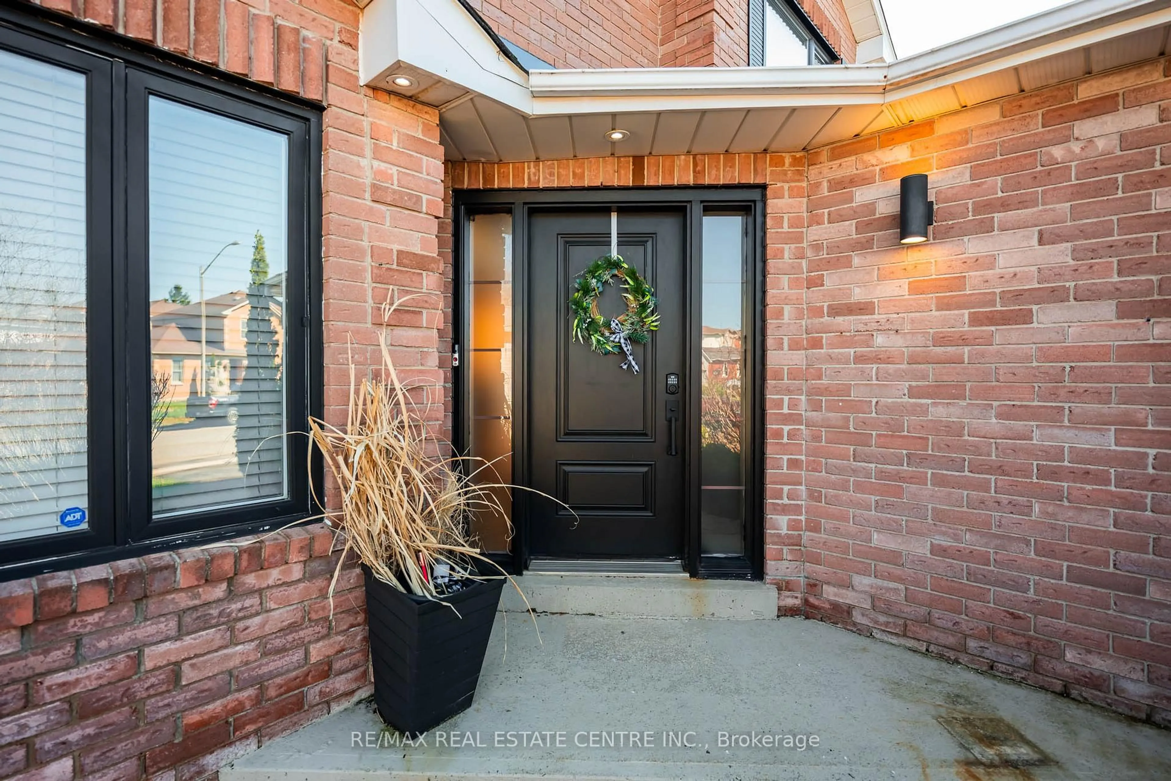 Indoor entryway for 292 Lisa Marie Dr, Orangeville Ontario L9W 4P4