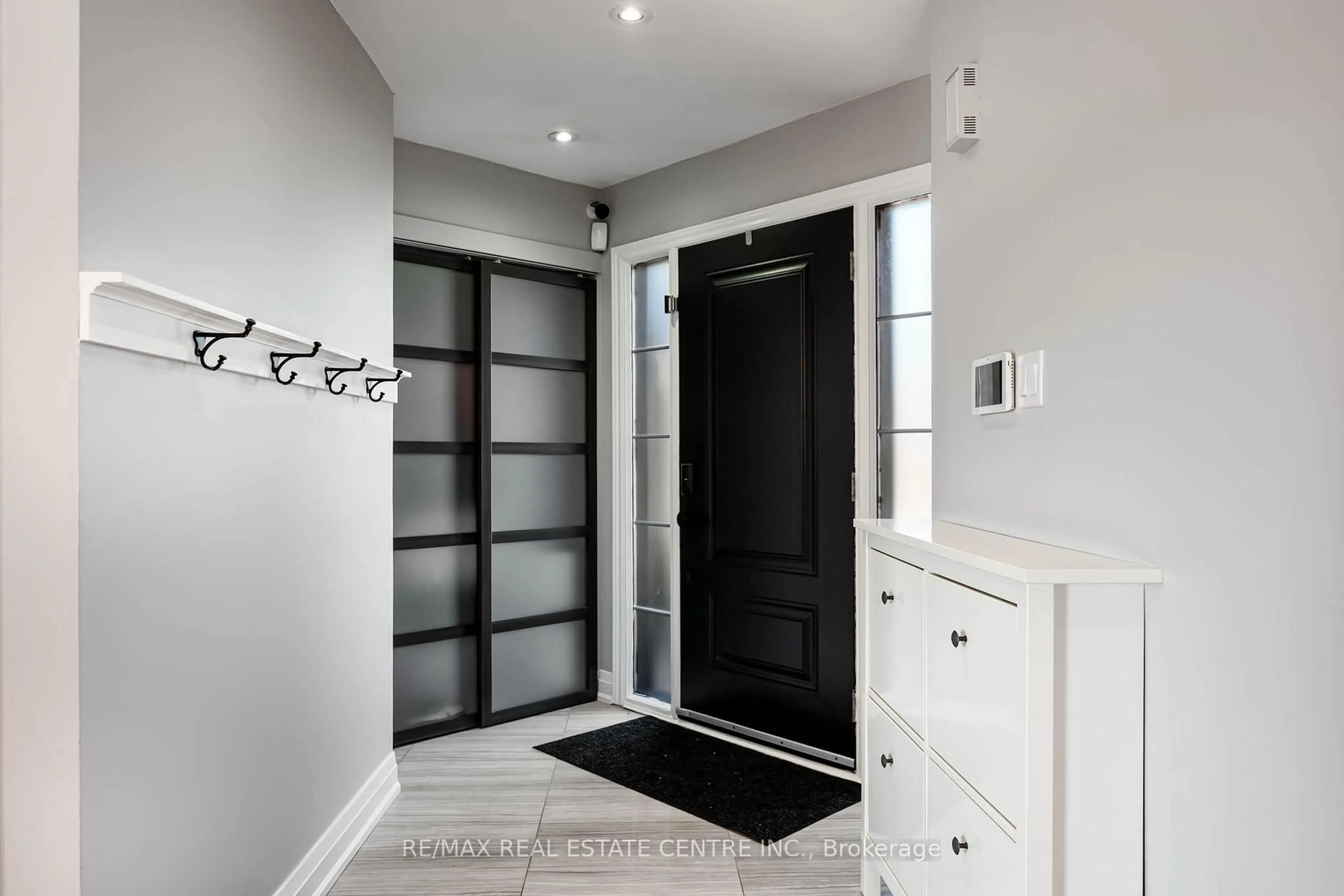 Indoor entryway for 292 Lisa Marie Dr, Orangeville Ontario L9W 4P4