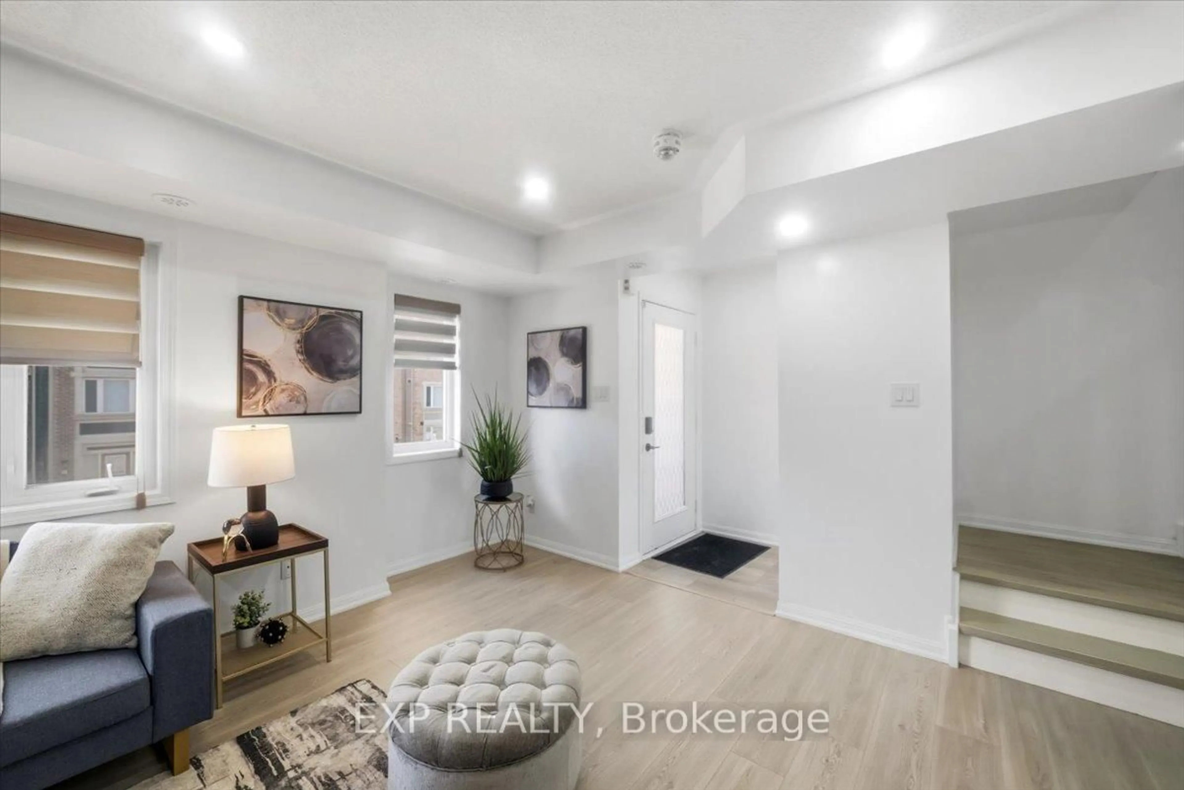 Indoor entryway for 250 Sunny Meadow Blvd #197, Brampton Ontario L6R 3Y6