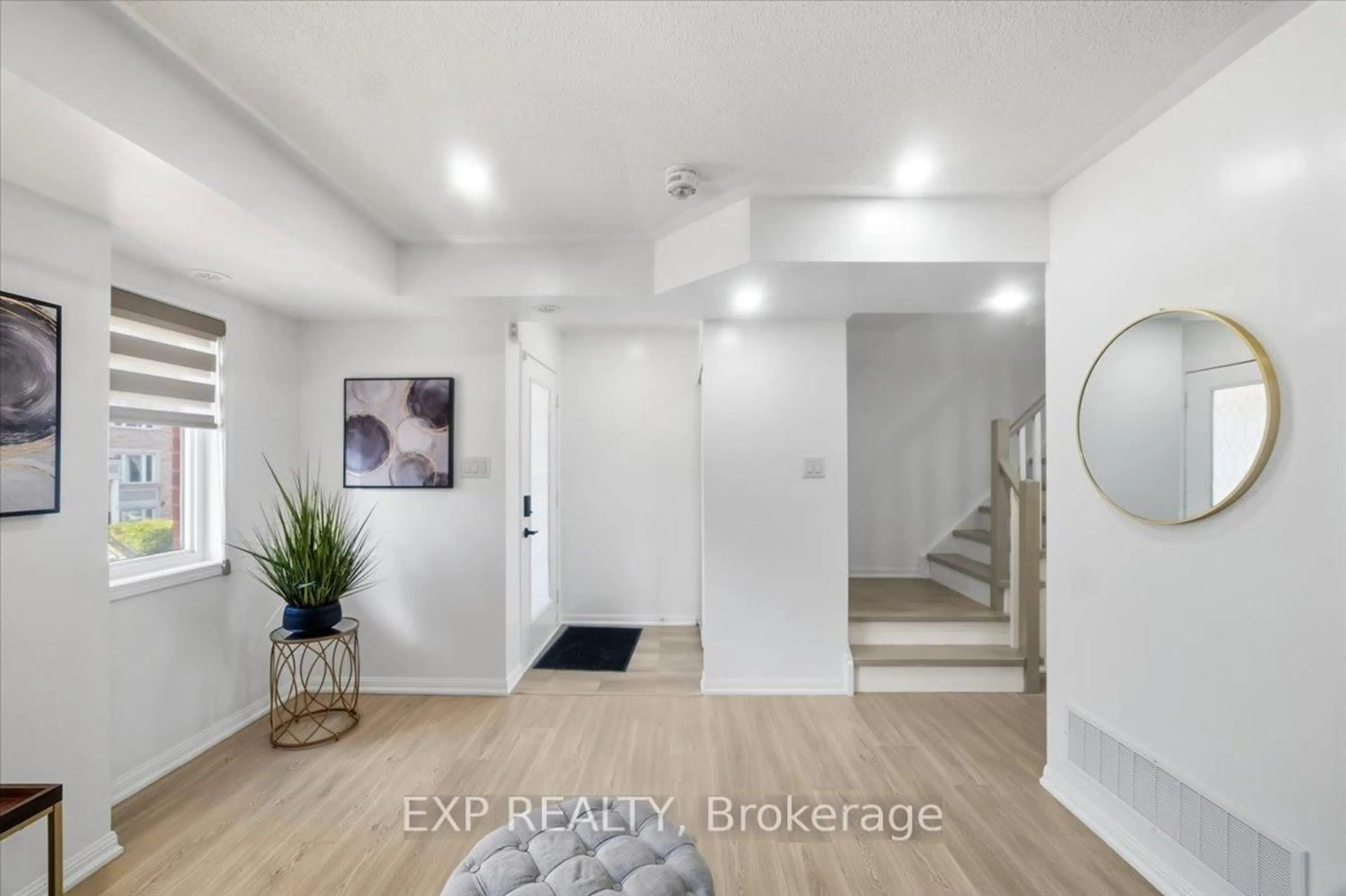 Indoor entryway for 250 Sunny Meadow Blvd #197, Brampton Ontario L6R 3Y6