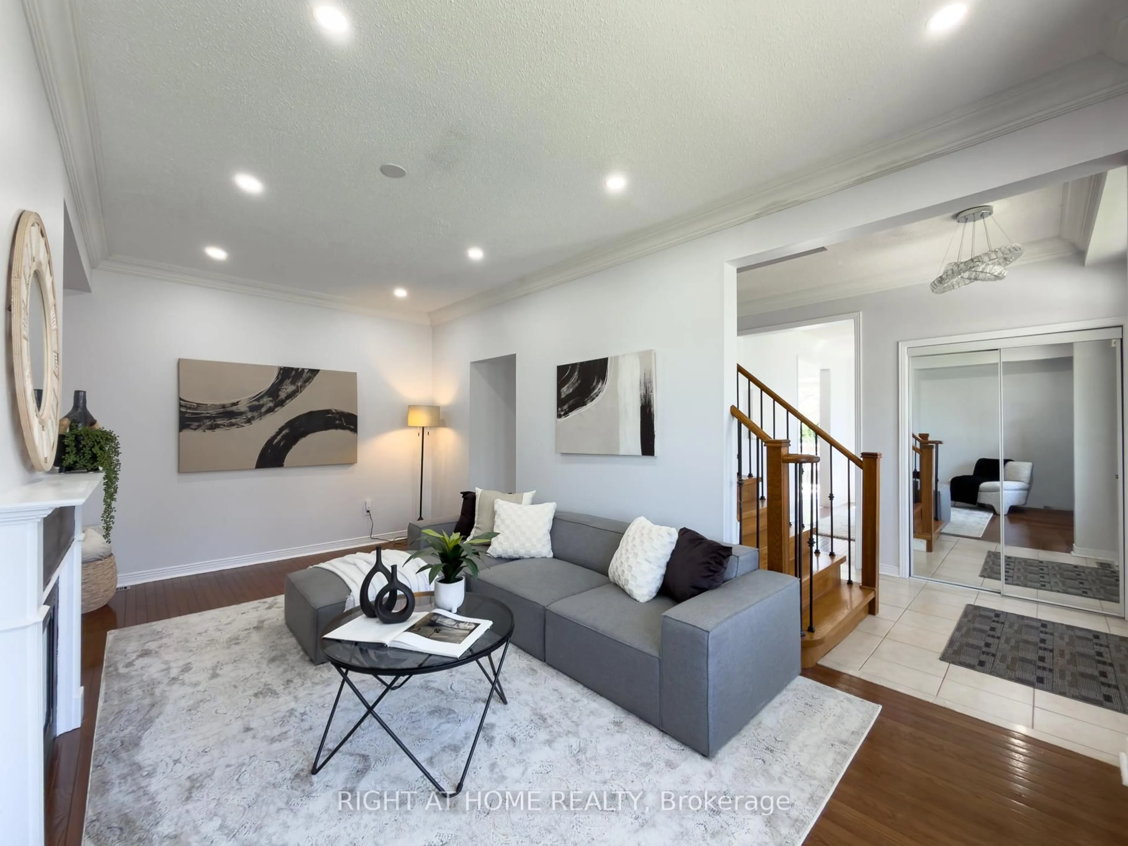 Living room with furniture, unknown for 4200 Rawlins Common, Burlington Ontario L7M 0B5