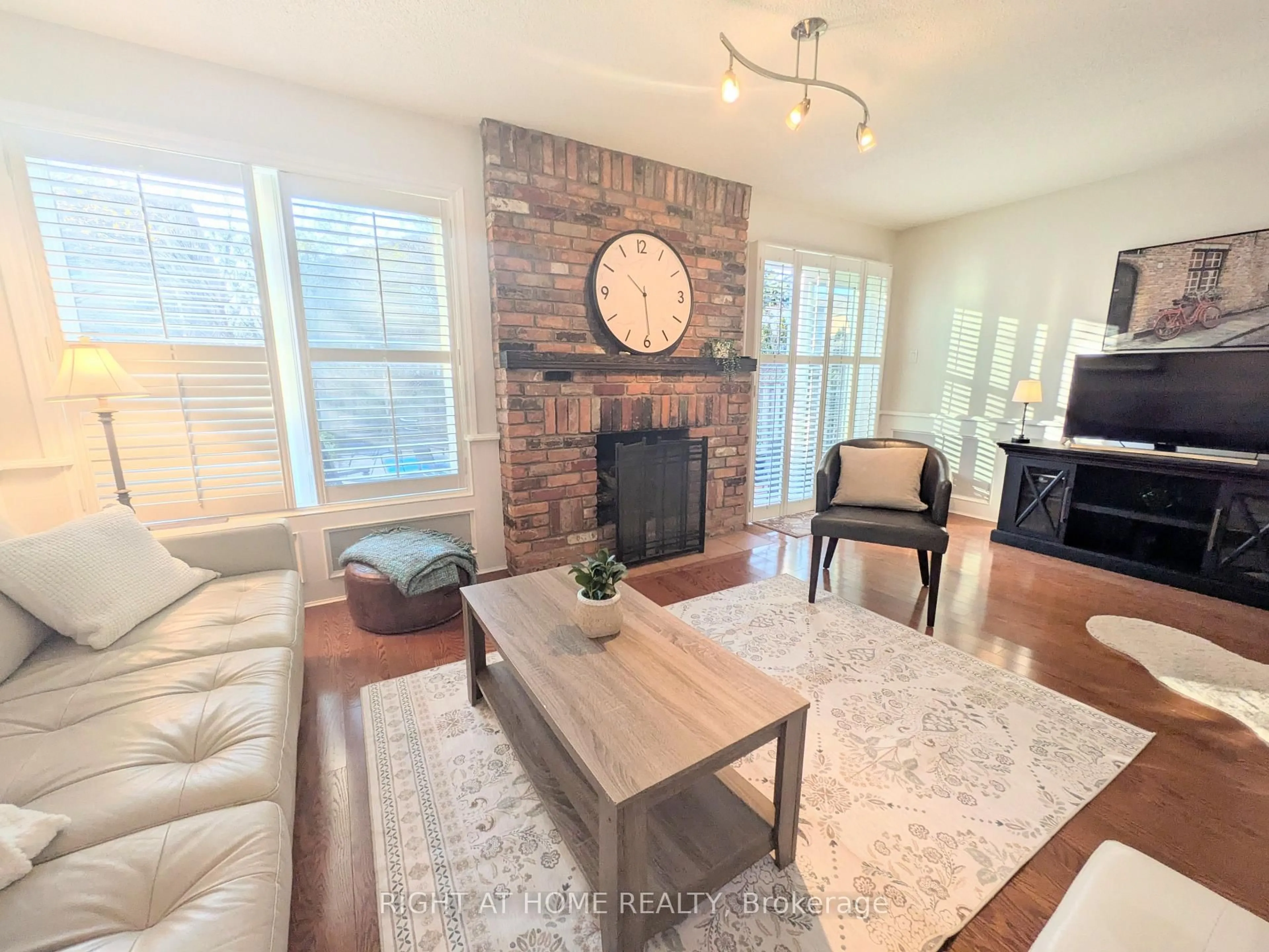 Living room with furniture, unknown for 2096 Blacksmith Lane, Oakville Ontario L6M 3A3