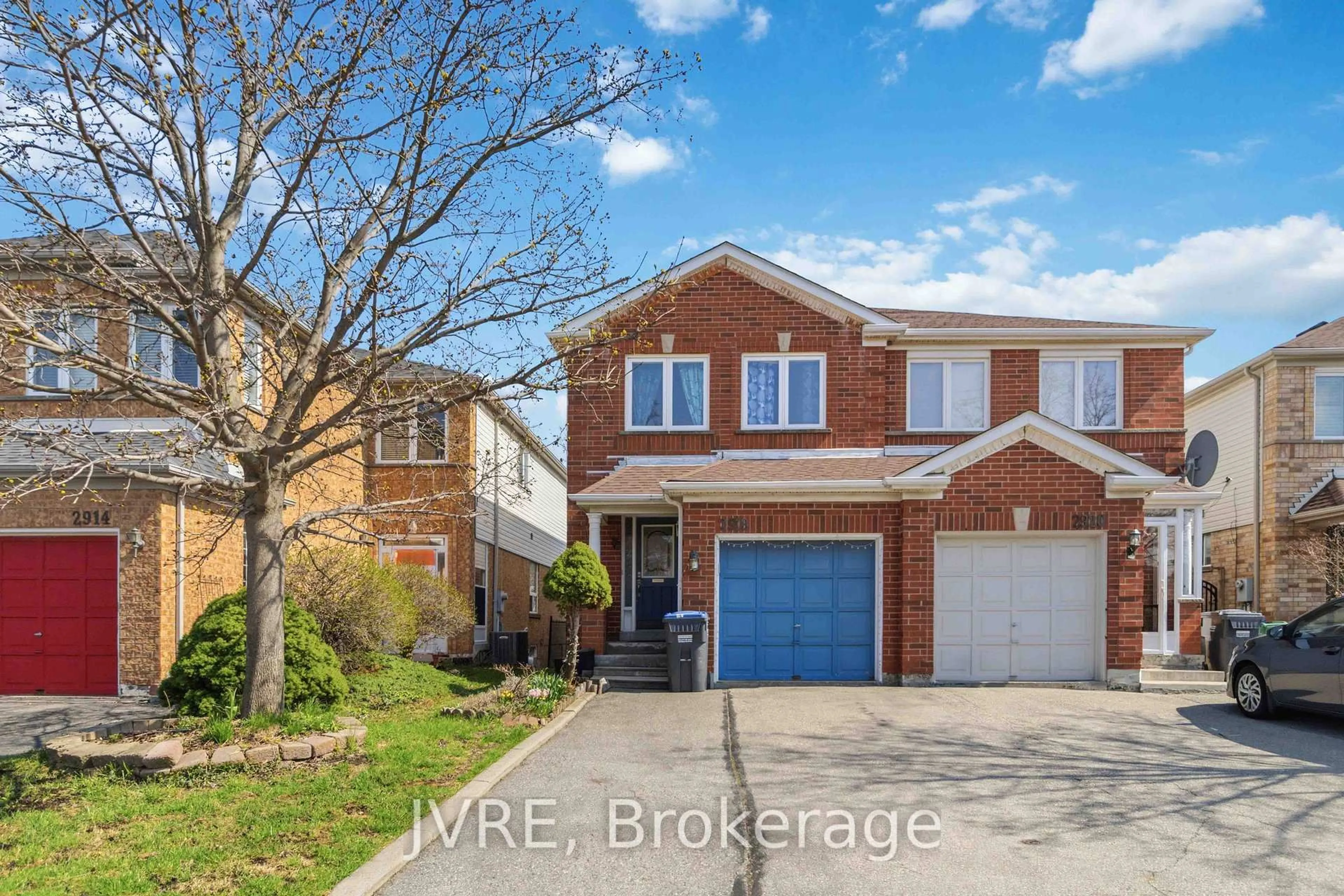 Home with brick exterior material, street for 2918 Westbury Crt, Mississauga Ontario L5M 6B2