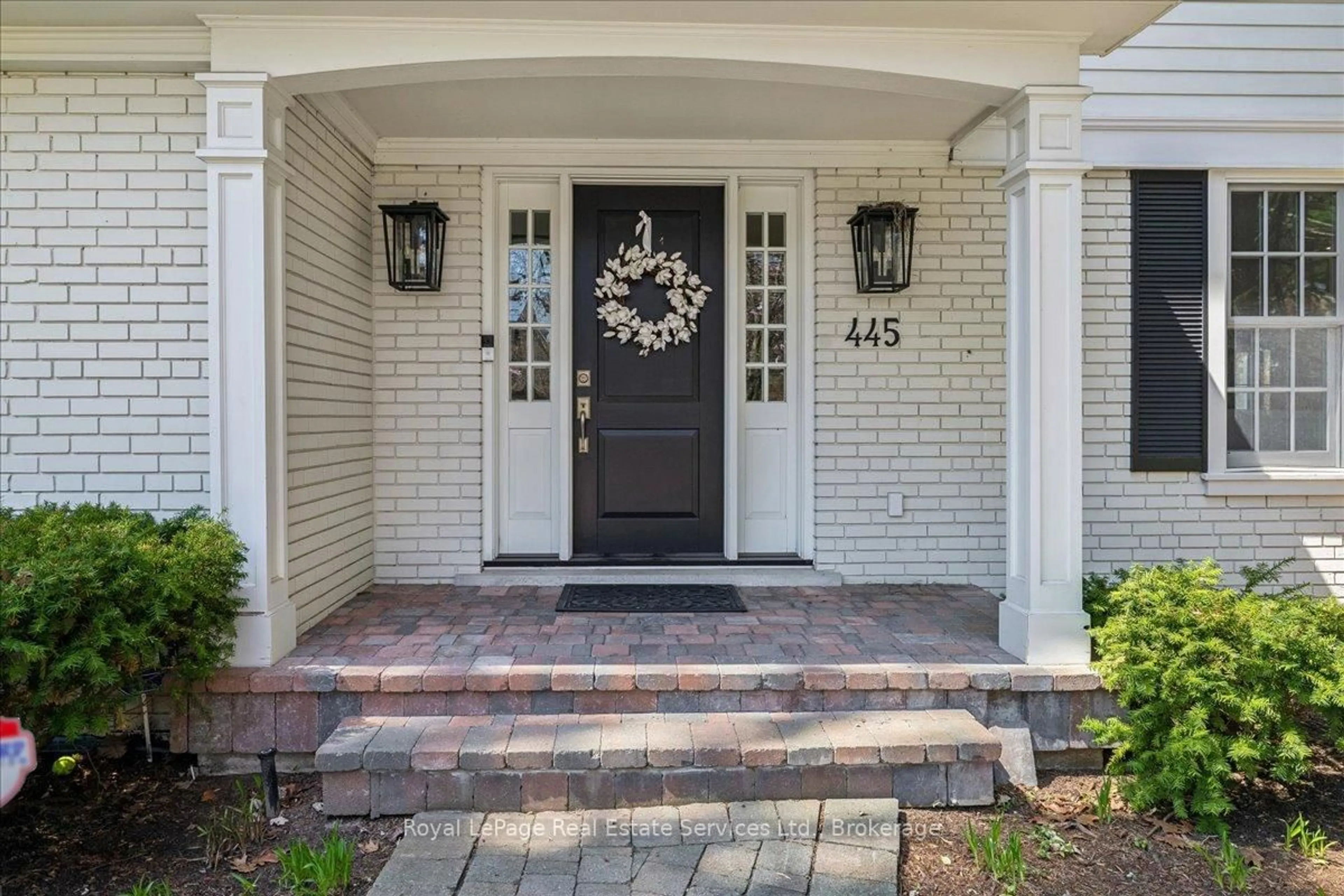 Indoor entryway for 445 MacDonald Rd, Oakville Ontario L6J 2B7