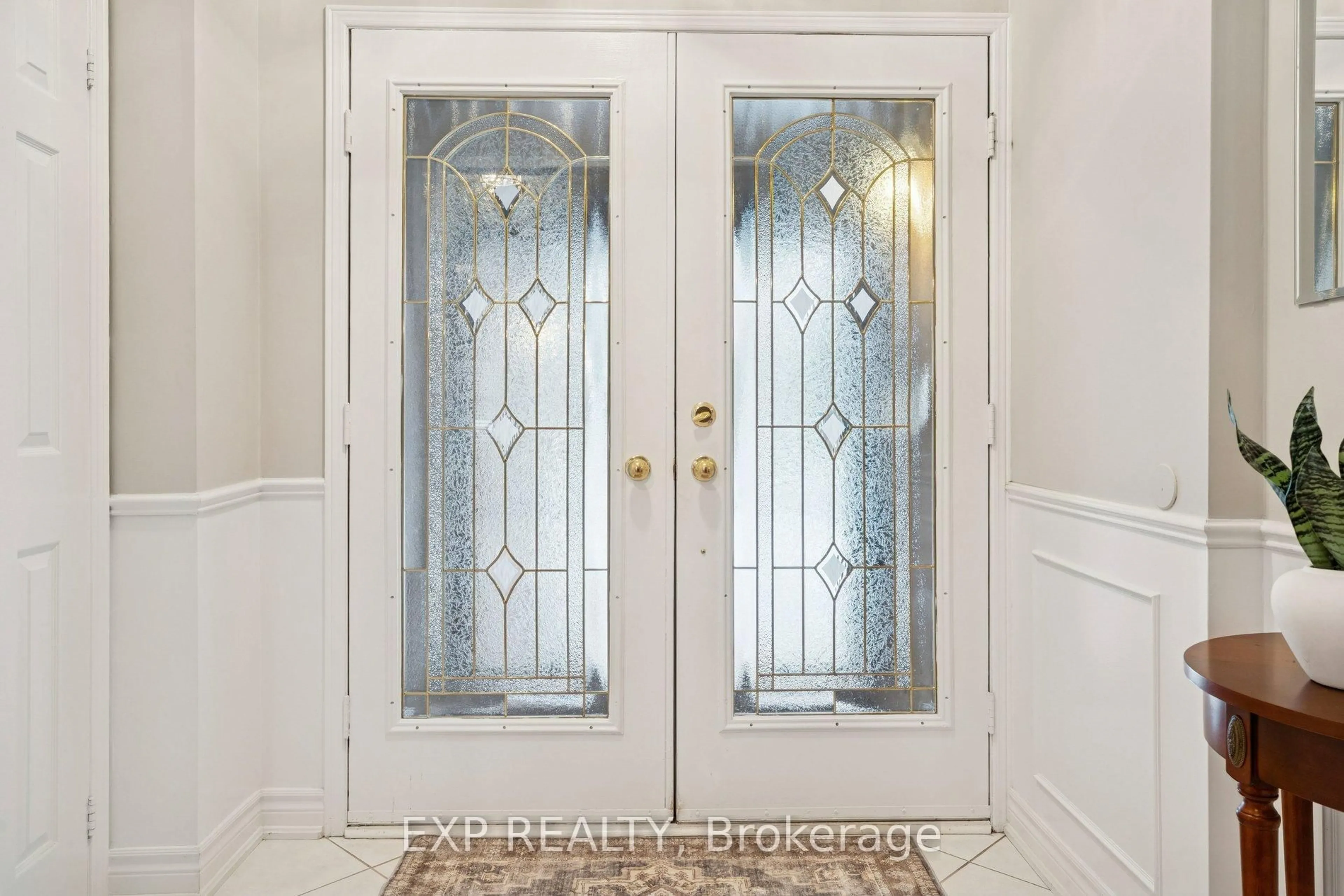 Indoor entryway for 209 Nottingham Dr, Oakville Ontario L6H 4H7