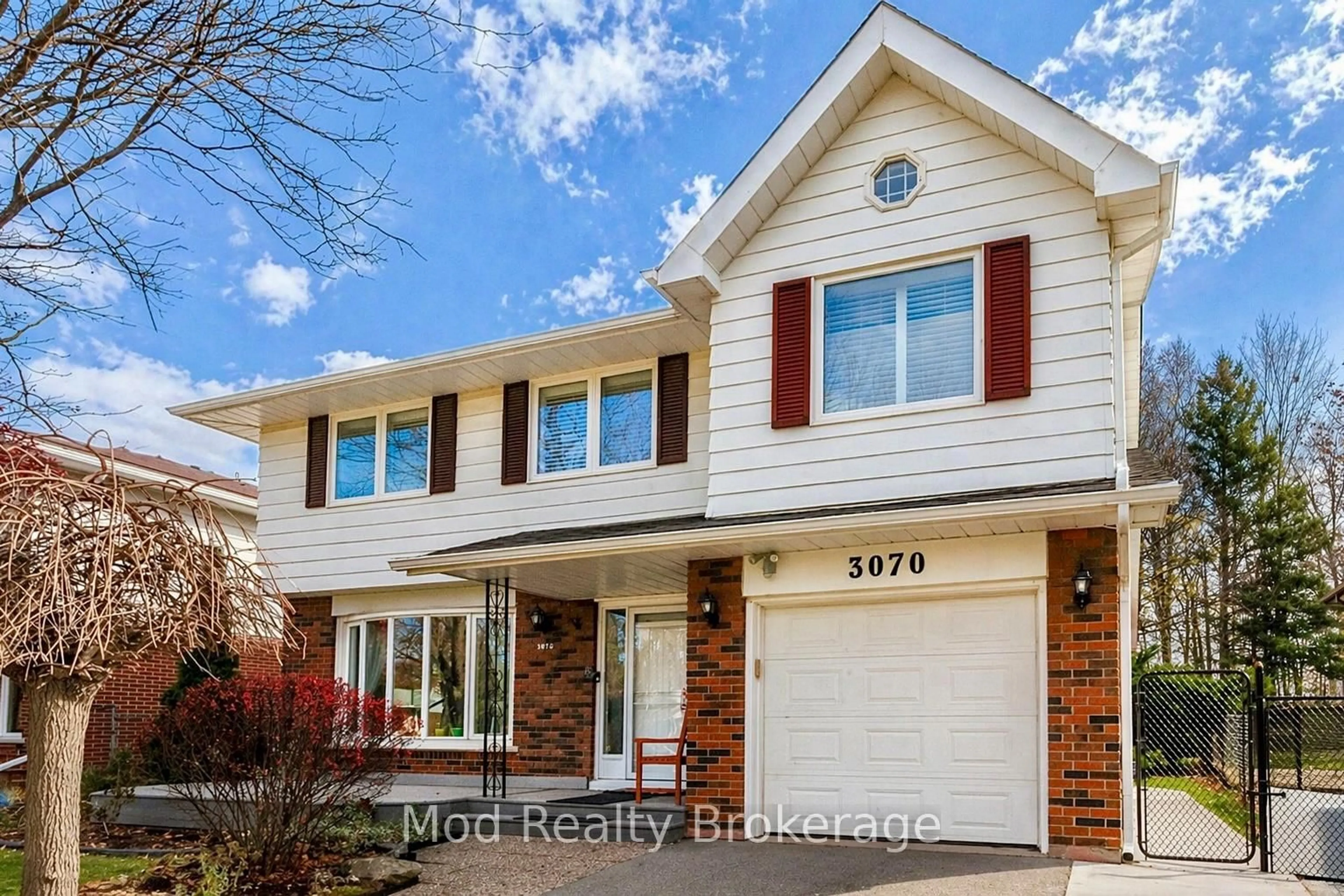 Home with brick exterior material, street for 3070 Northview Cres, Burlington Ontario L7M 1B1