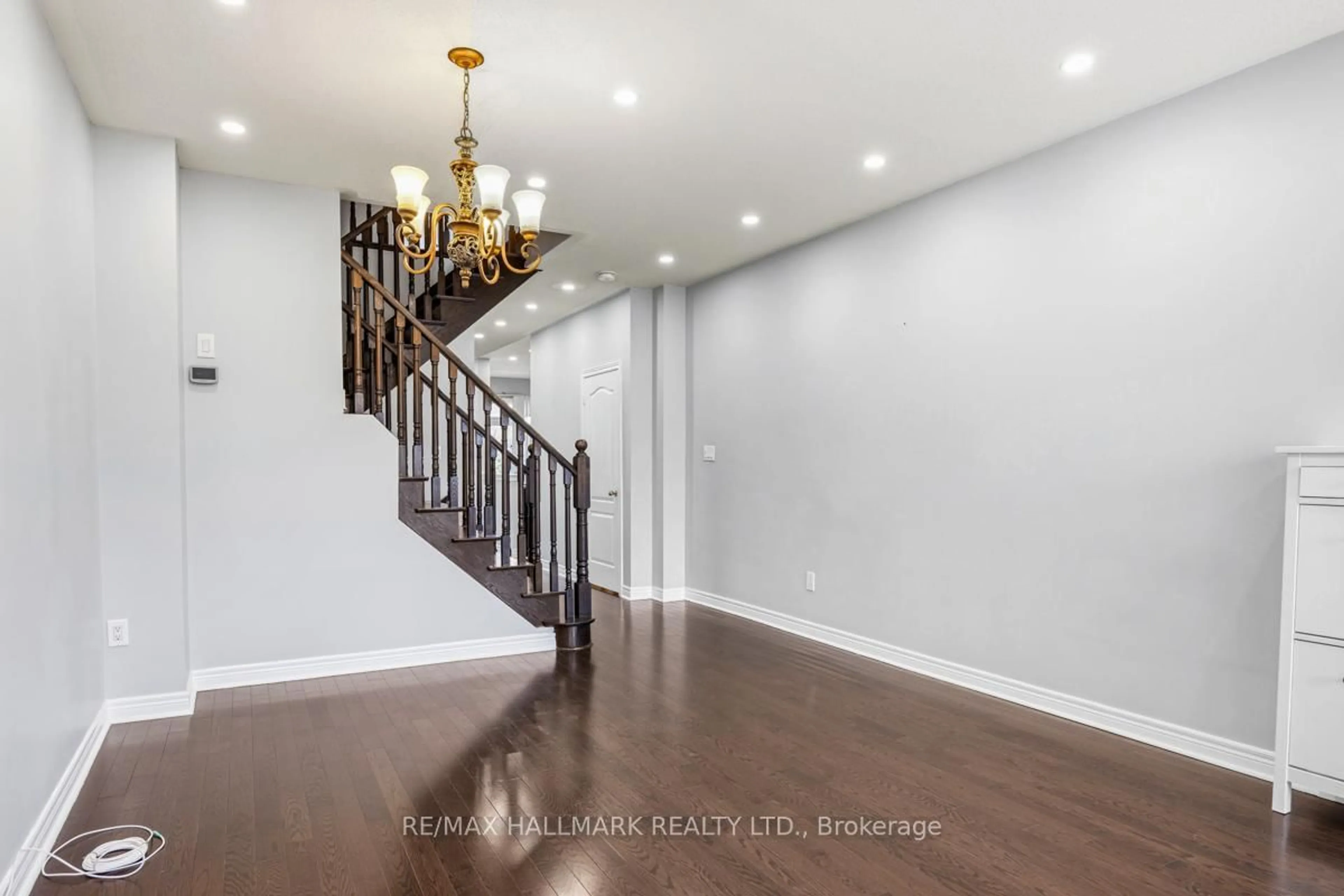 Unknown for 33 Tomabrook Cres, Brampton Ontario L6R 0V2