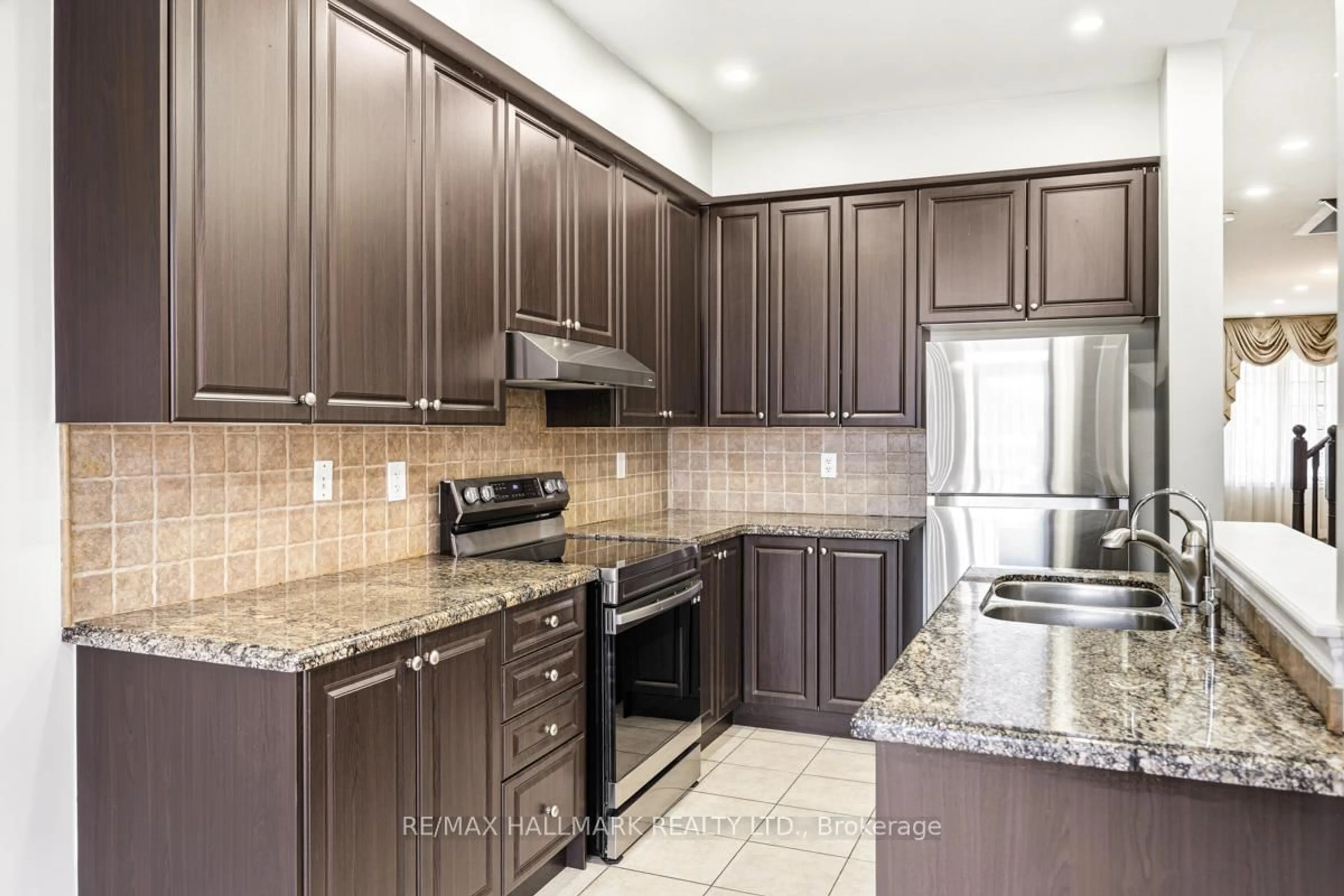 Unknown for 33 Tomabrook Cres, Brampton Ontario L6R 0V2