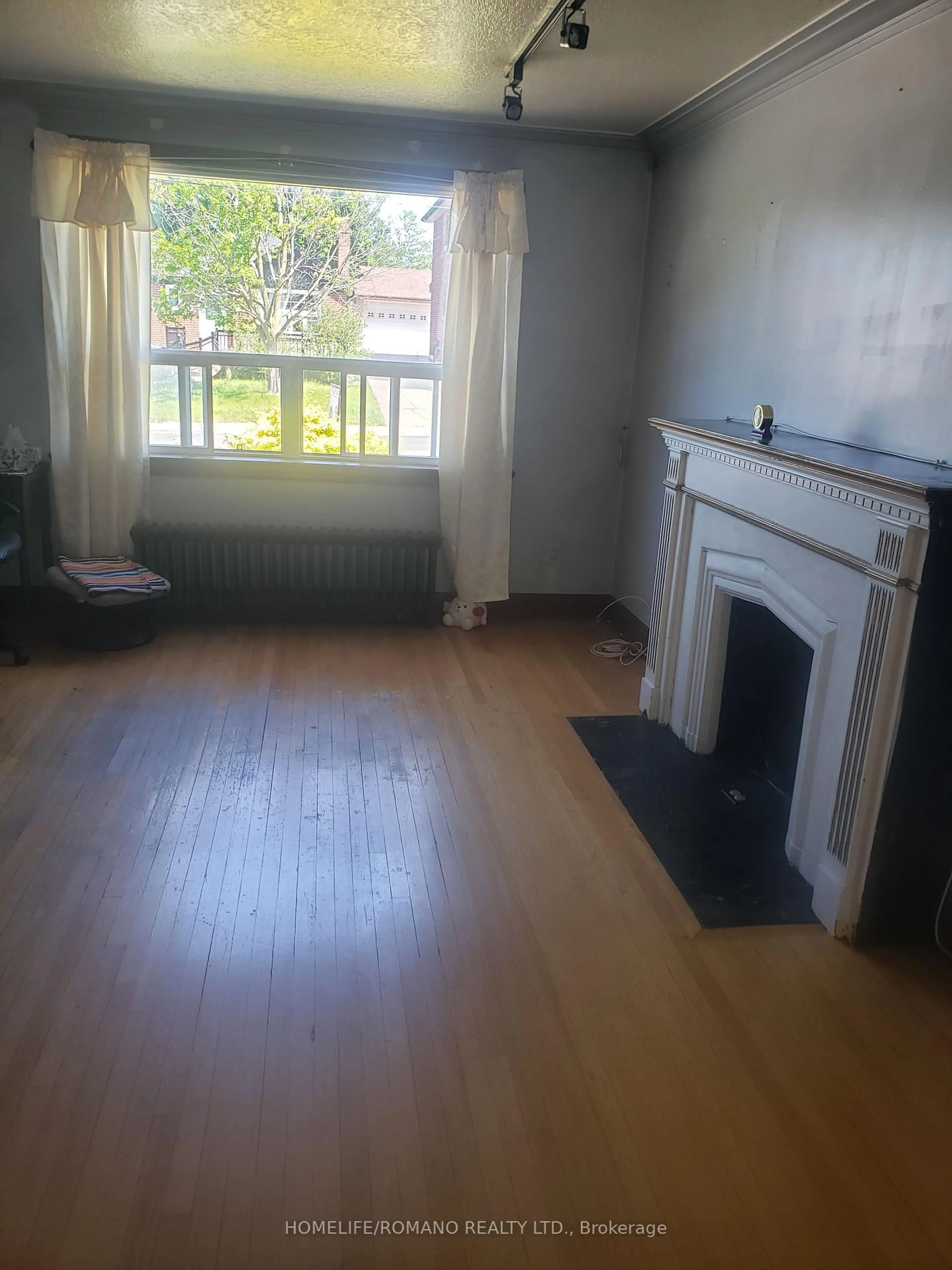 A pic of a room for 67 Beechborough Ave, Toronto Ontario M6M 1Z6