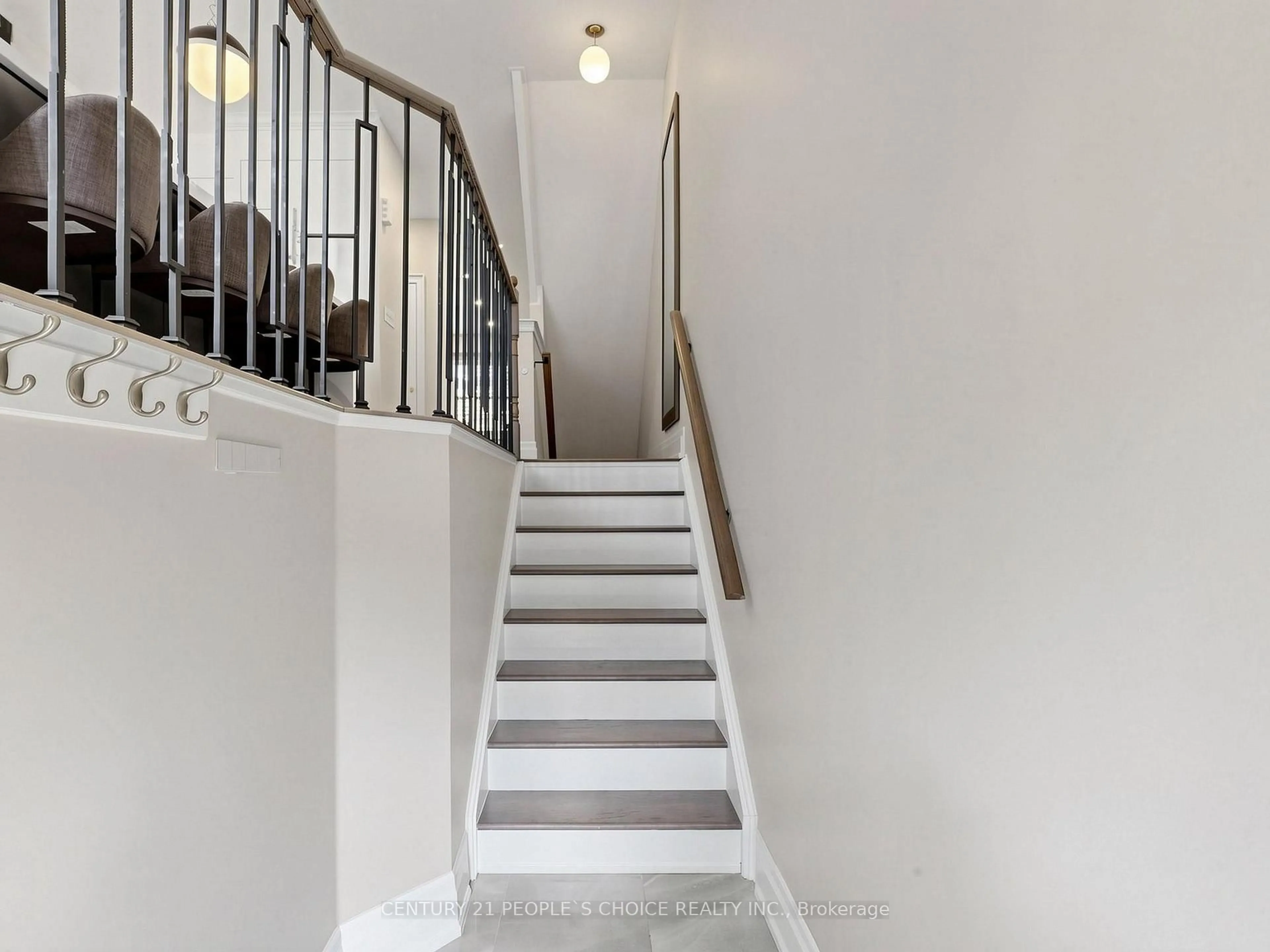 Stairs for 1321 Granrock Cres, Mississauga Ontario L5V 0E1