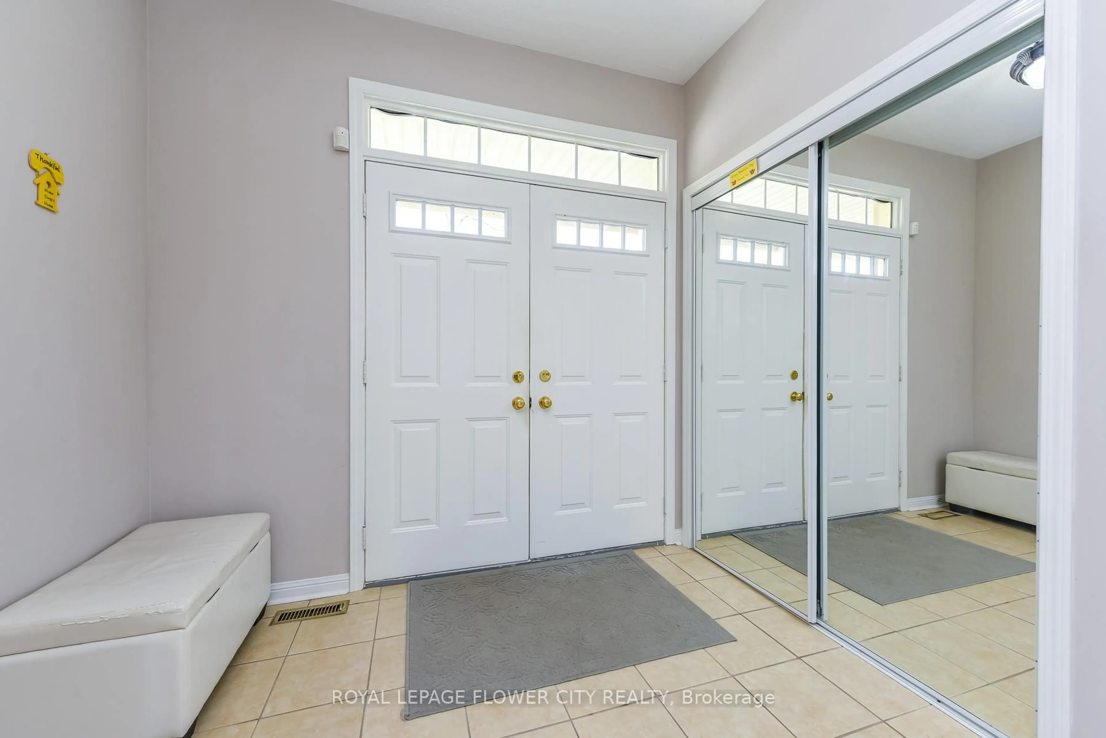 Indoor entryway for 19 Maldives Cres, Brampton Ontario L6P 1L5