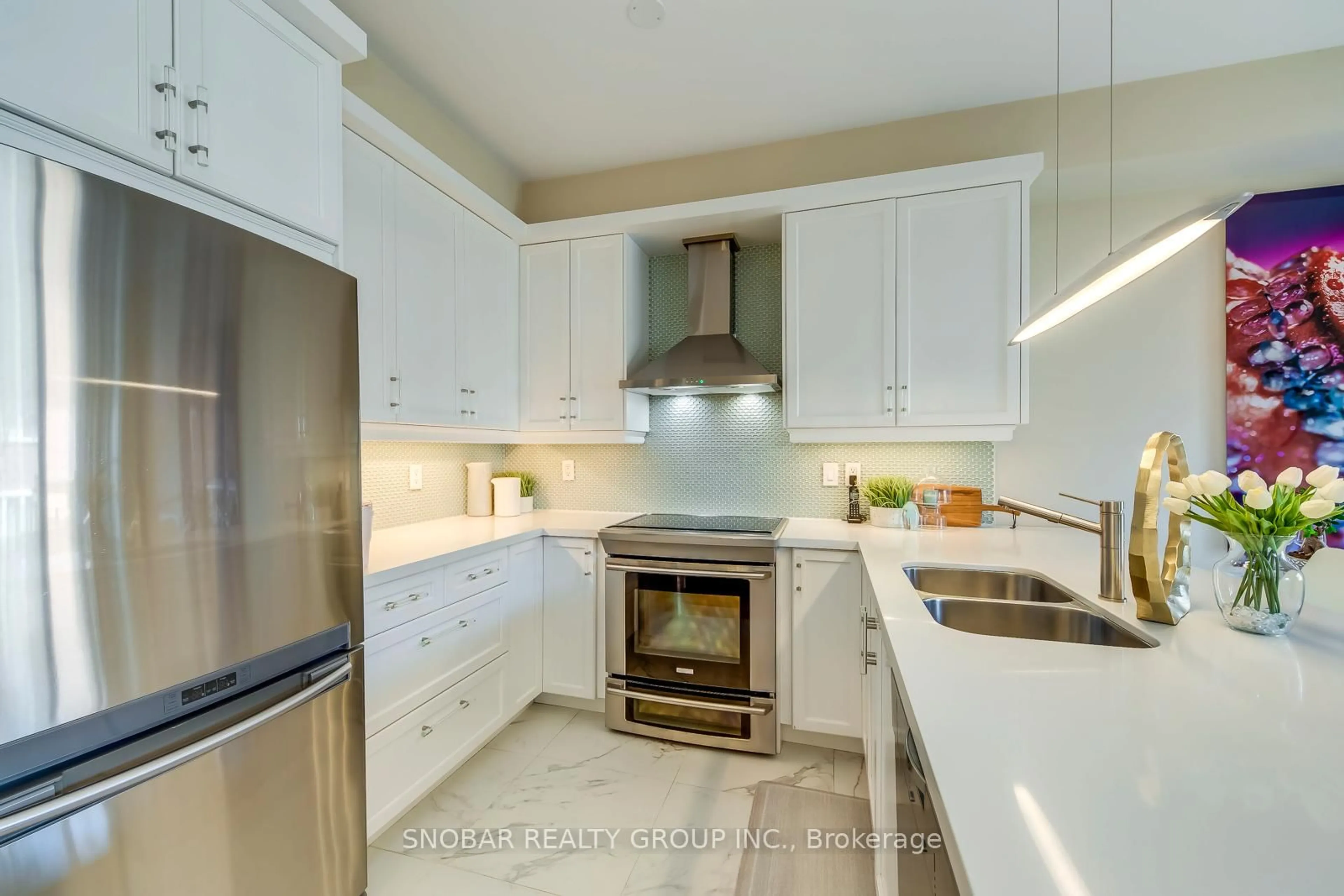 Contemporary kitchen, ceramic/tile floor for 470 Faith Dr #31, Mississauga Ontario L5R 4E8