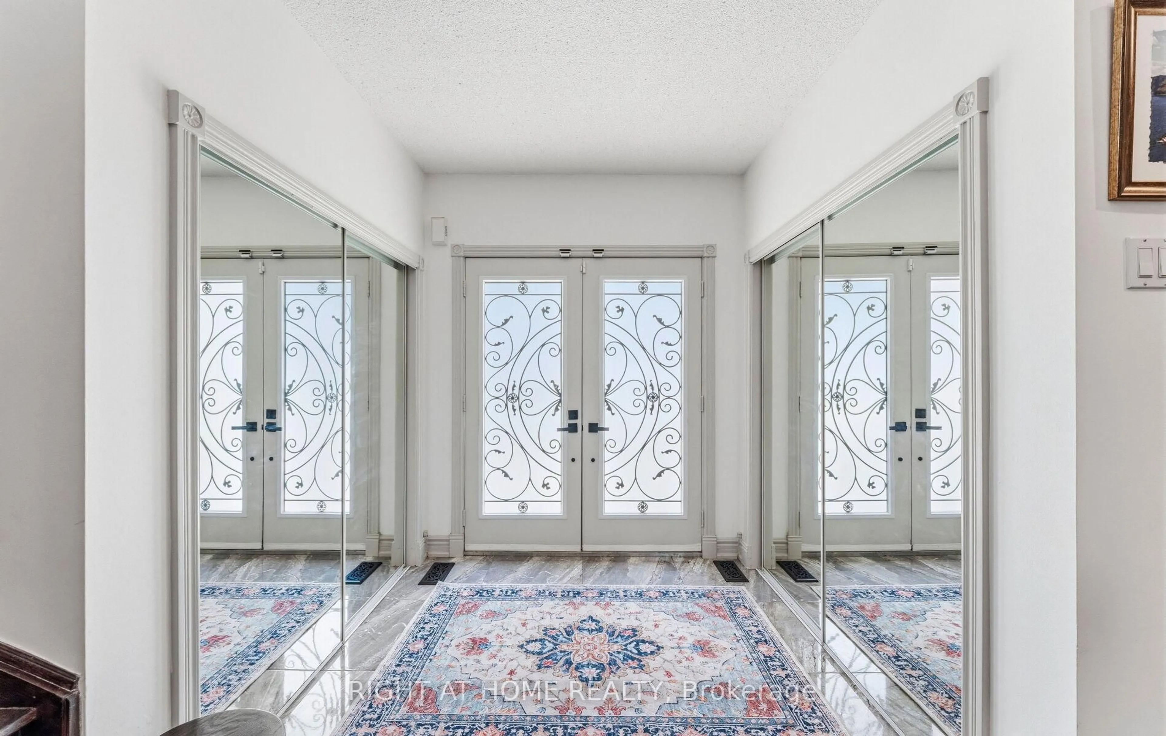 Indoor foyer for 1665 Asgard Dr, Mississauga Ontario L5E 3G5