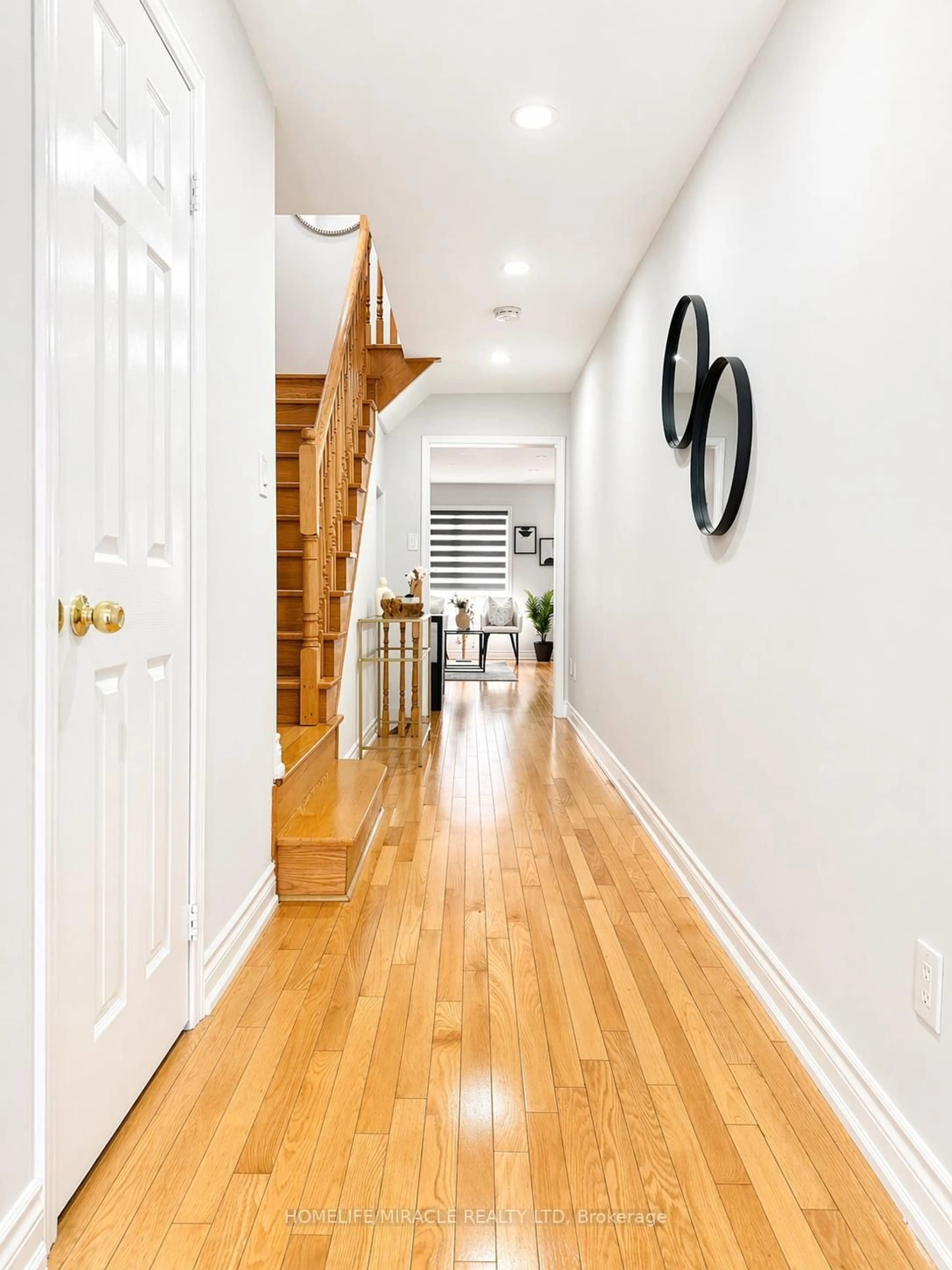 Indoor entryway for 65 Bellchase Tr, Brampton Ontario L6P 3L9