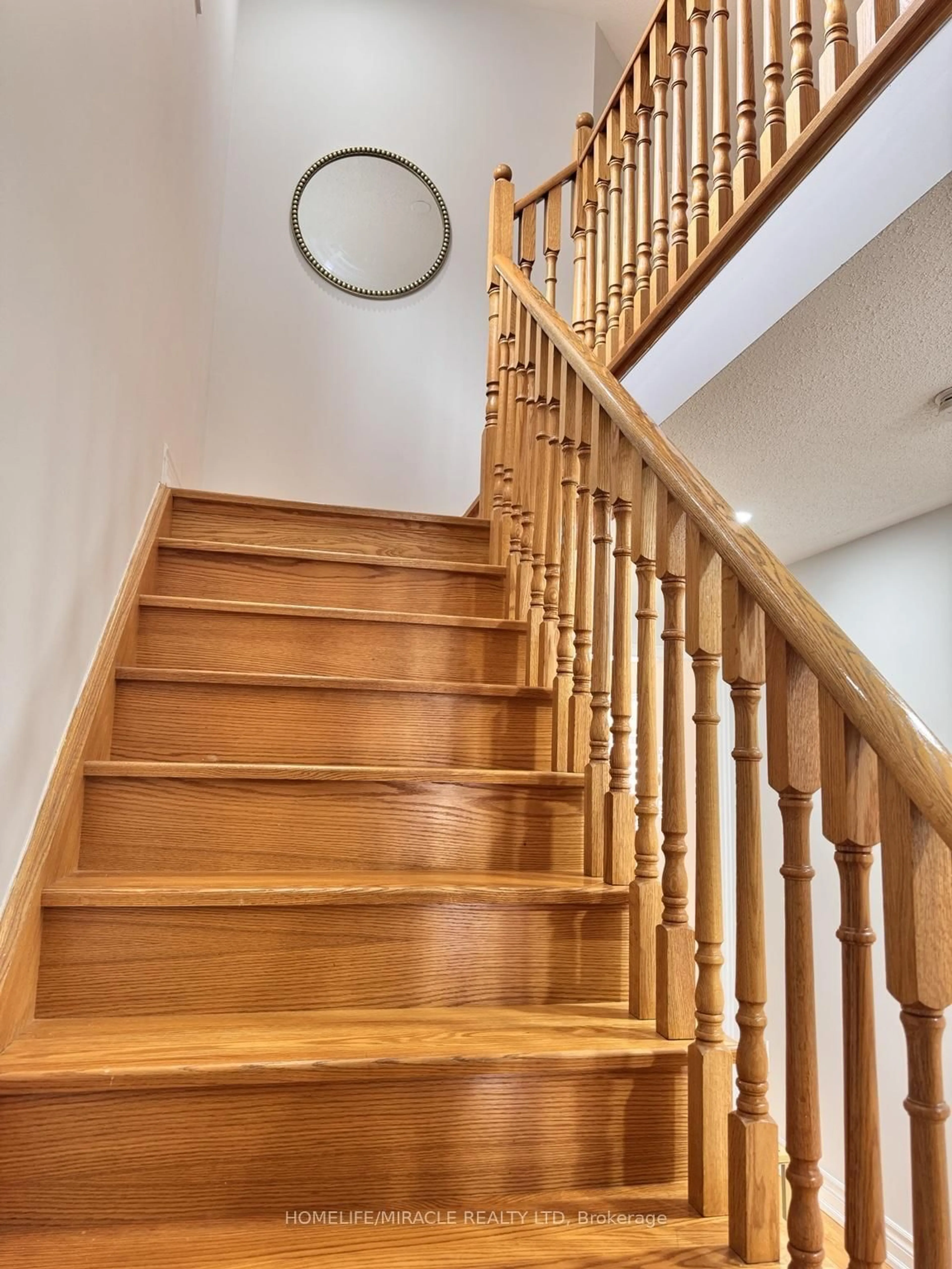 Stairs for 65 Bellchase Tr, Brampton Ontario L6P 3L9