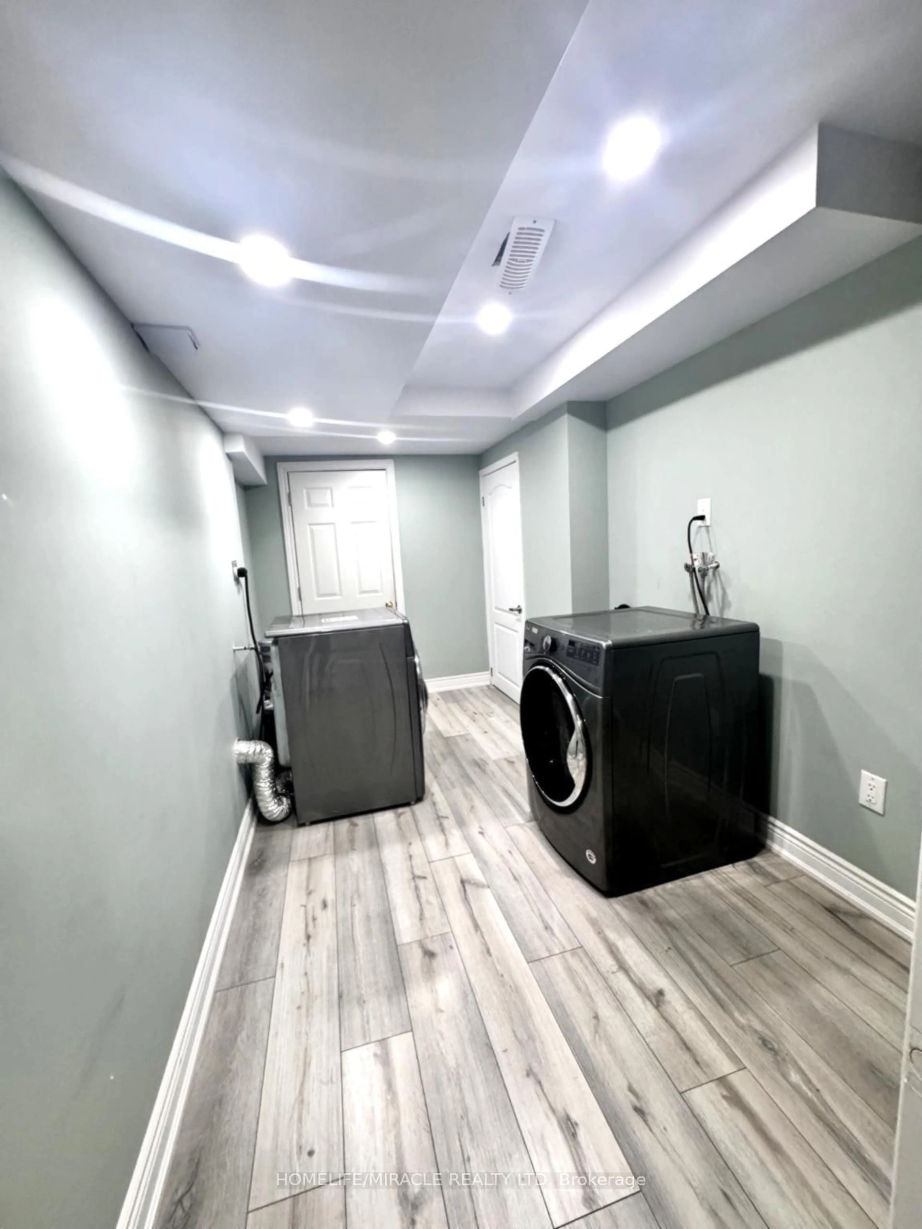 Laundry room for 65 Bellchase Tr, Brampton Ontario L6P 3L9
