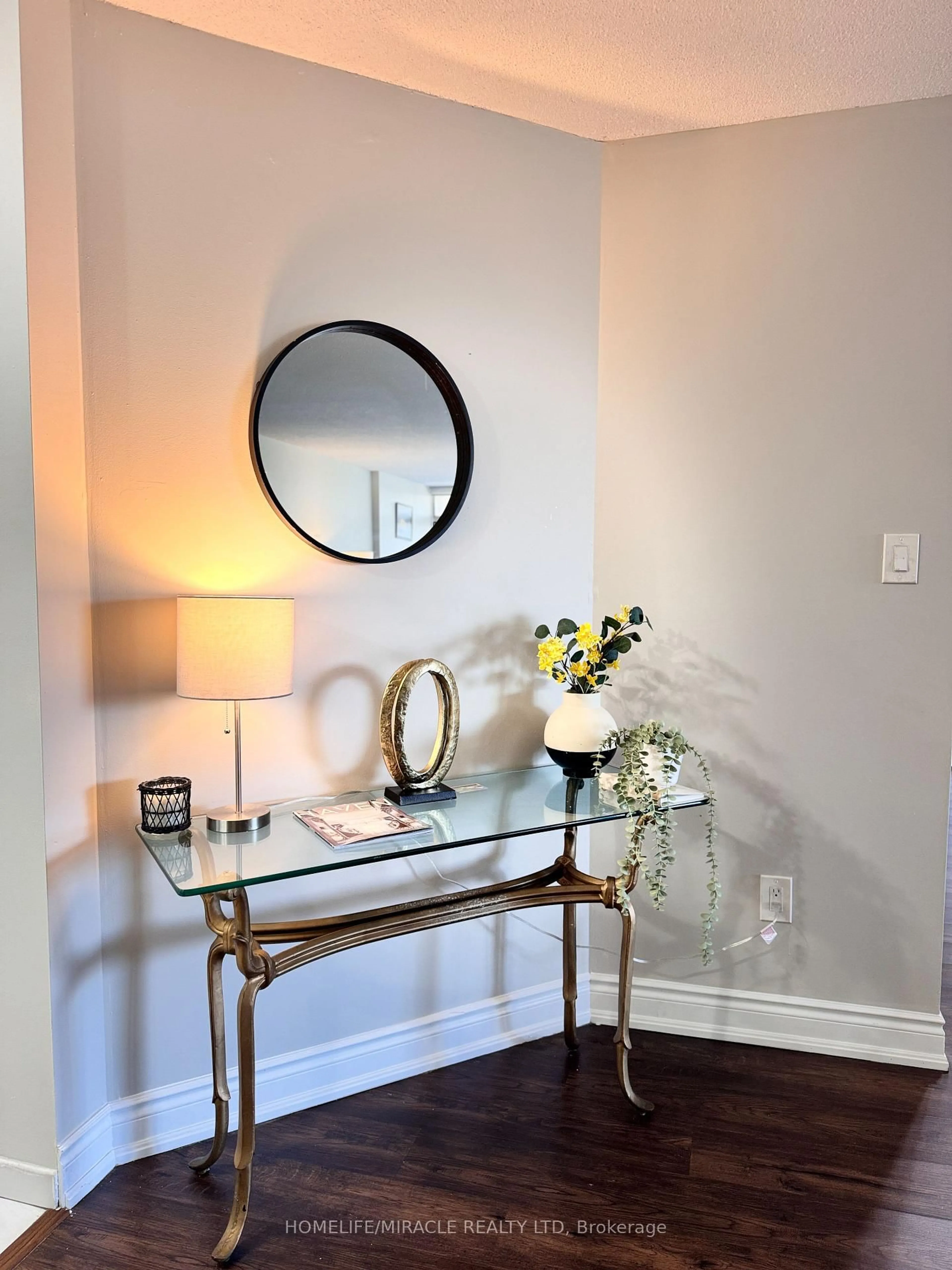 Indoor entryway for 1 Rowntree Rd #214, Toronto Ontario M9V 5G7