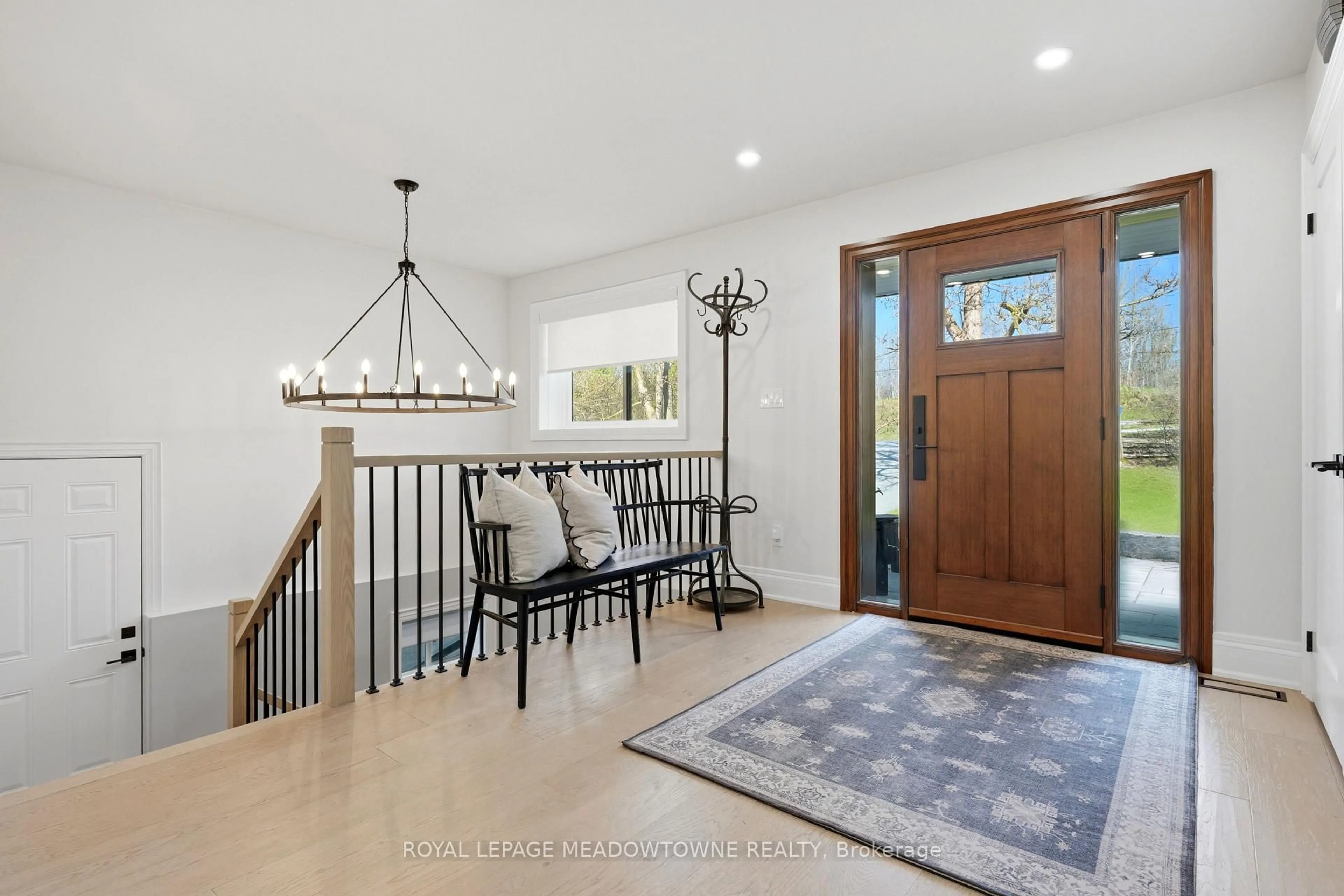Indoor entryway for 10916 22nd Sdrd, Halton Hills Ontario L0P 1H0