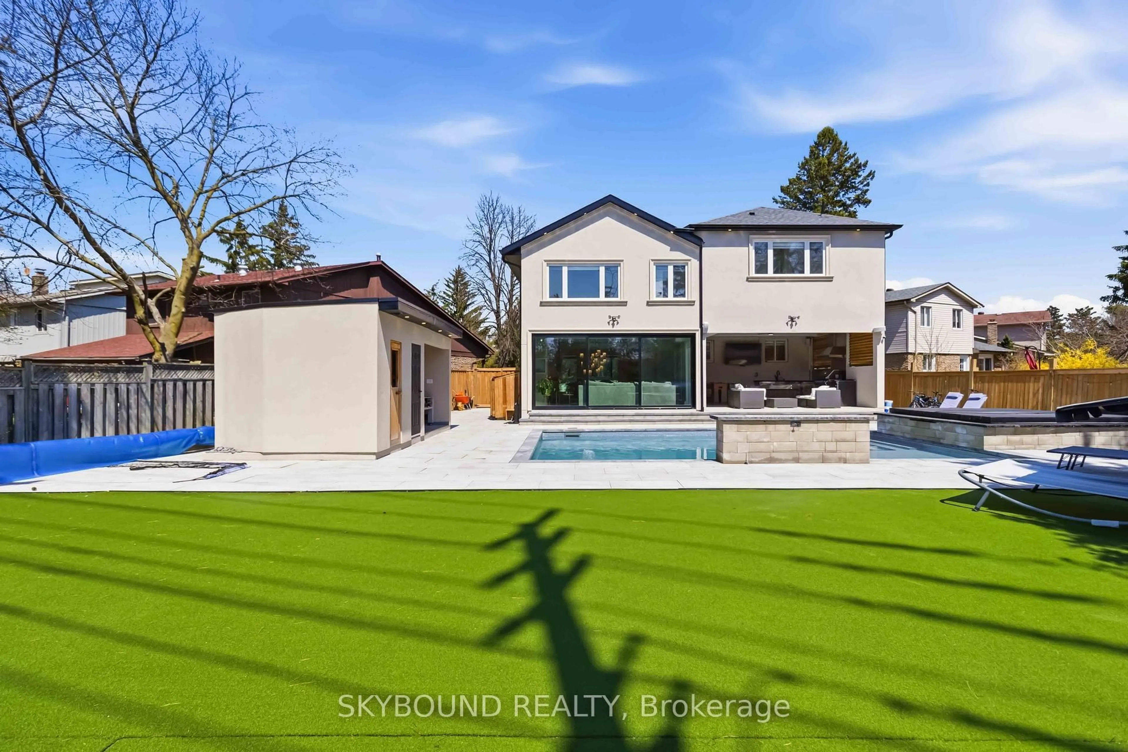 A pic from outside/outdoor area/front of a property/back of a property/a pic from drone, unknown for 2711 Spruce Needle Crt, Mississauga Ontario L5L 1N2