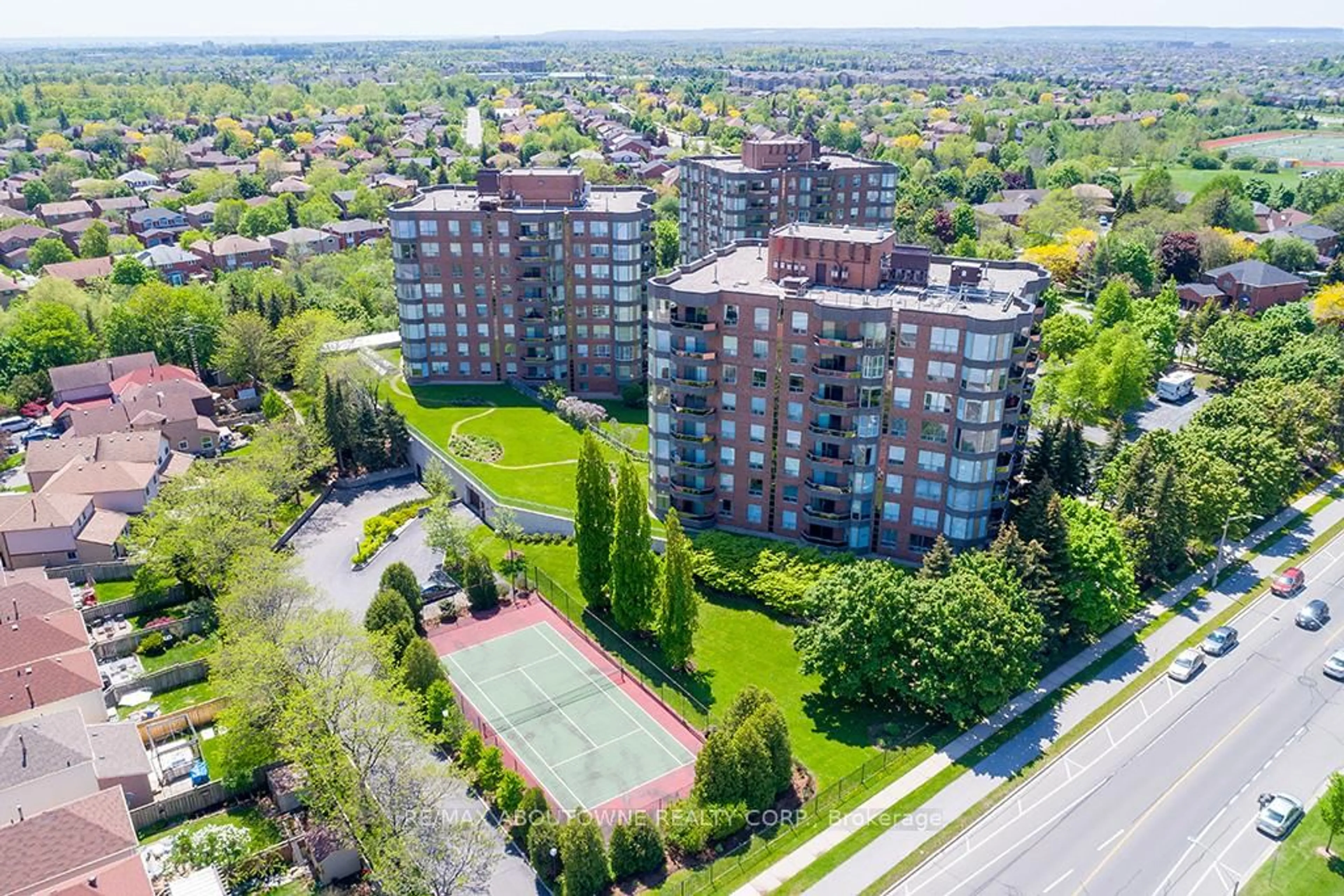 A pic from outside/outdoor area/front of a property/back of a property/a pic from drone, city buildings view from balcony for 1905 Pilgrims Way #203, Oakville Ontario L6M 2X2