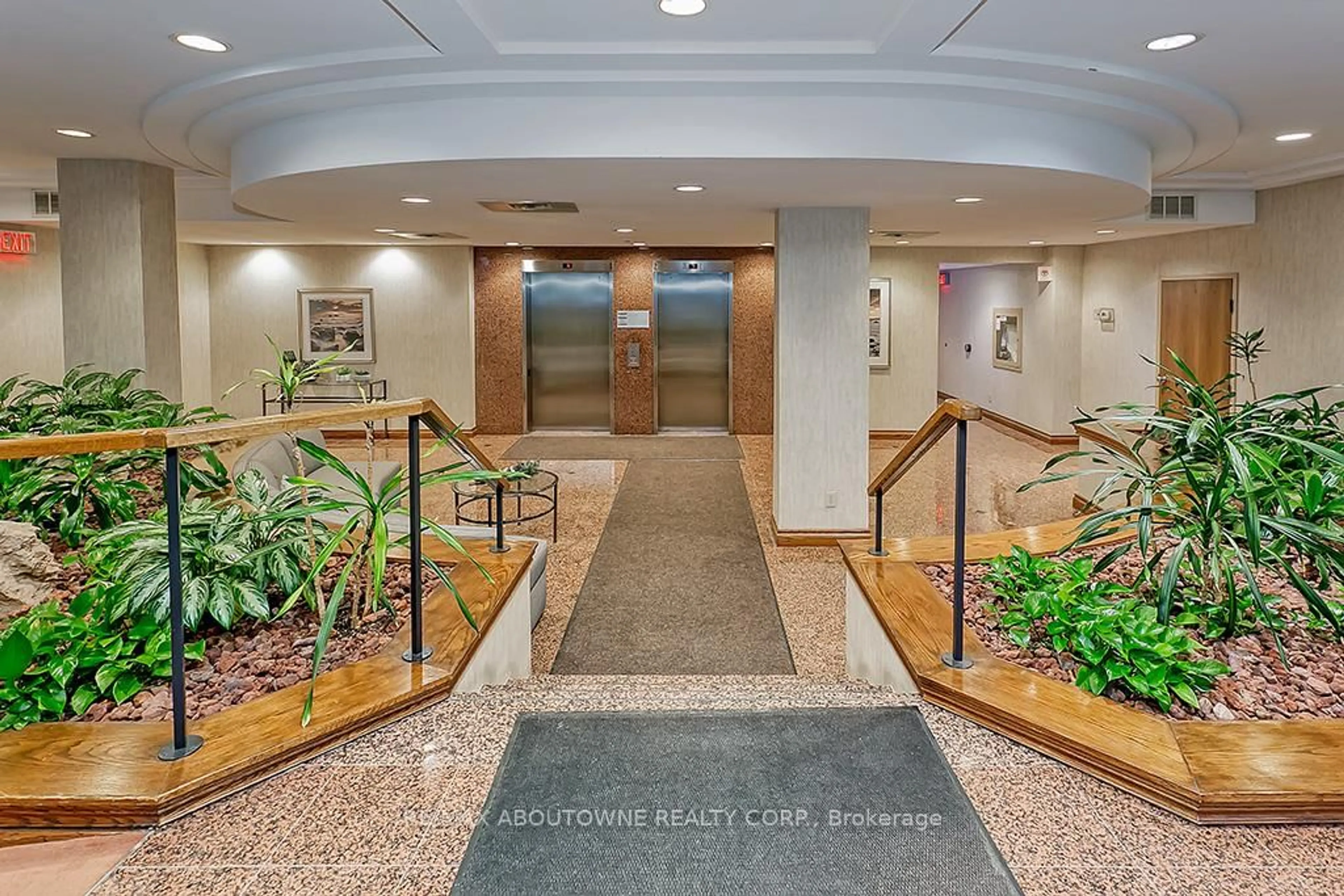 Indoor foyer for 1905 Pilgrims Way #203, Oakville Ontario L6M 2X2