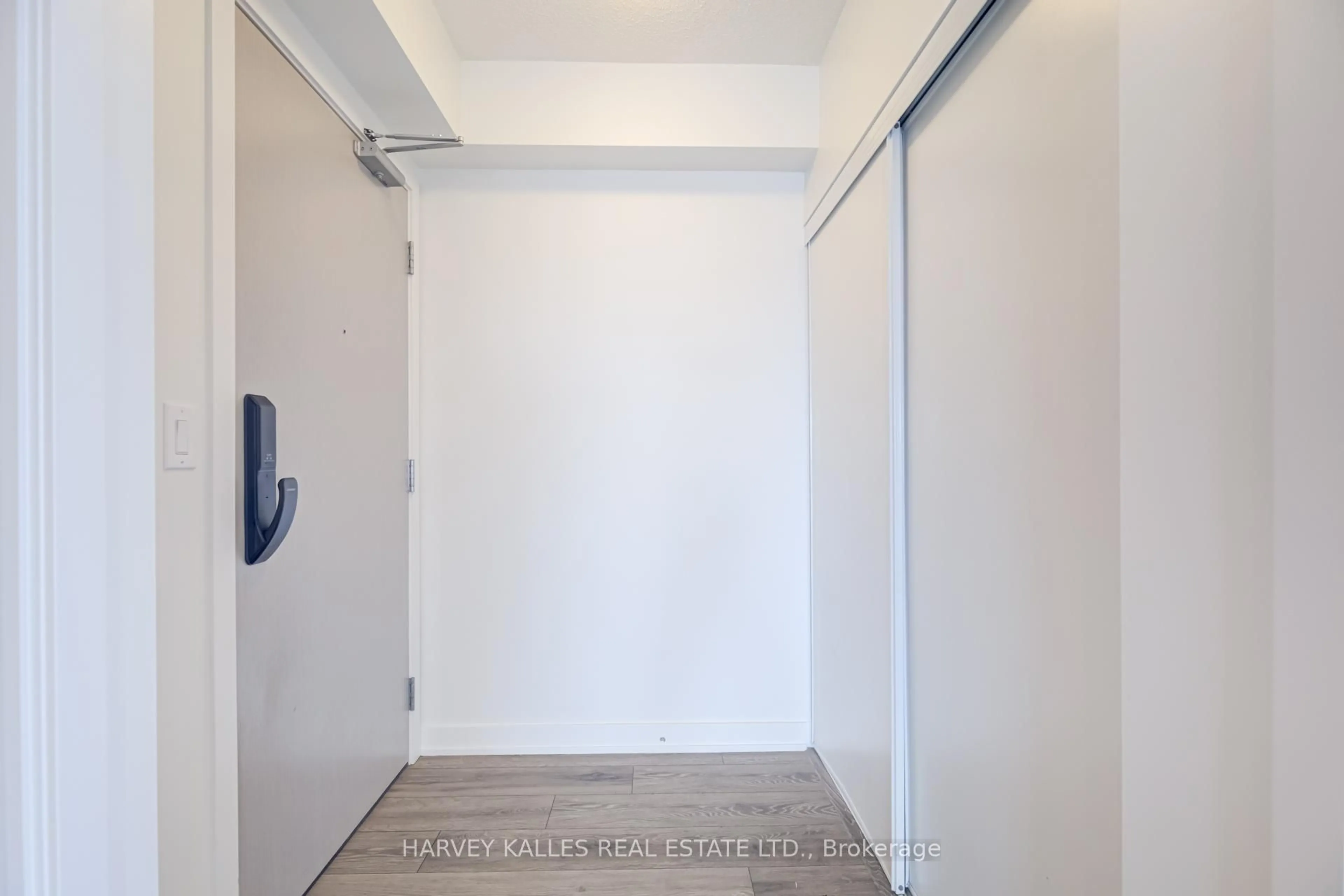 Unknown for 3200 Dakota Common #B814, Burlington Ontario L7M 2A7